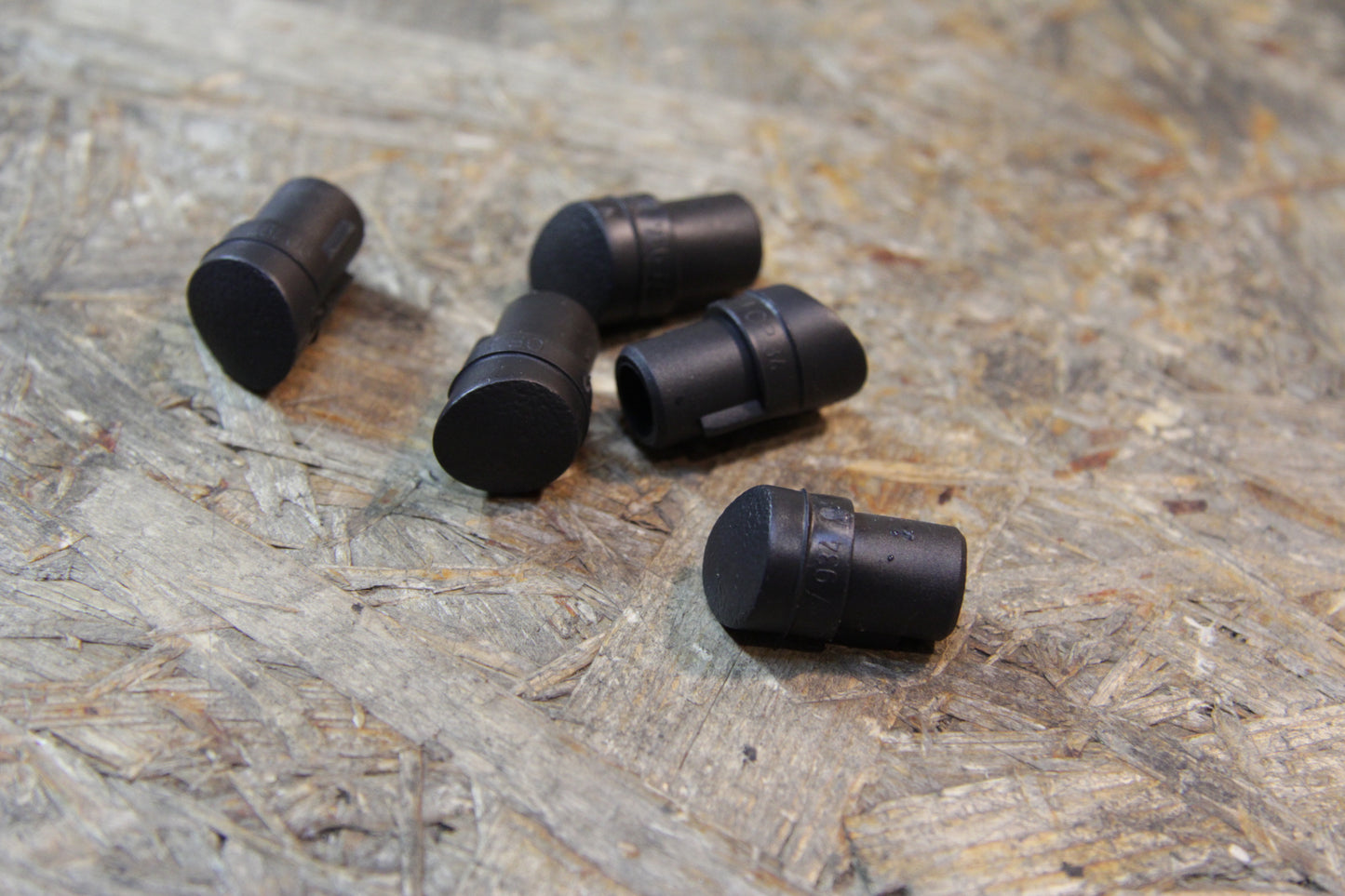 Original GM Opel Abdeckkappe Befestigungsloch Armlehne rechts oben anthrazit 036, 136, 236, 336, 331, 436, 536, 538, 636...