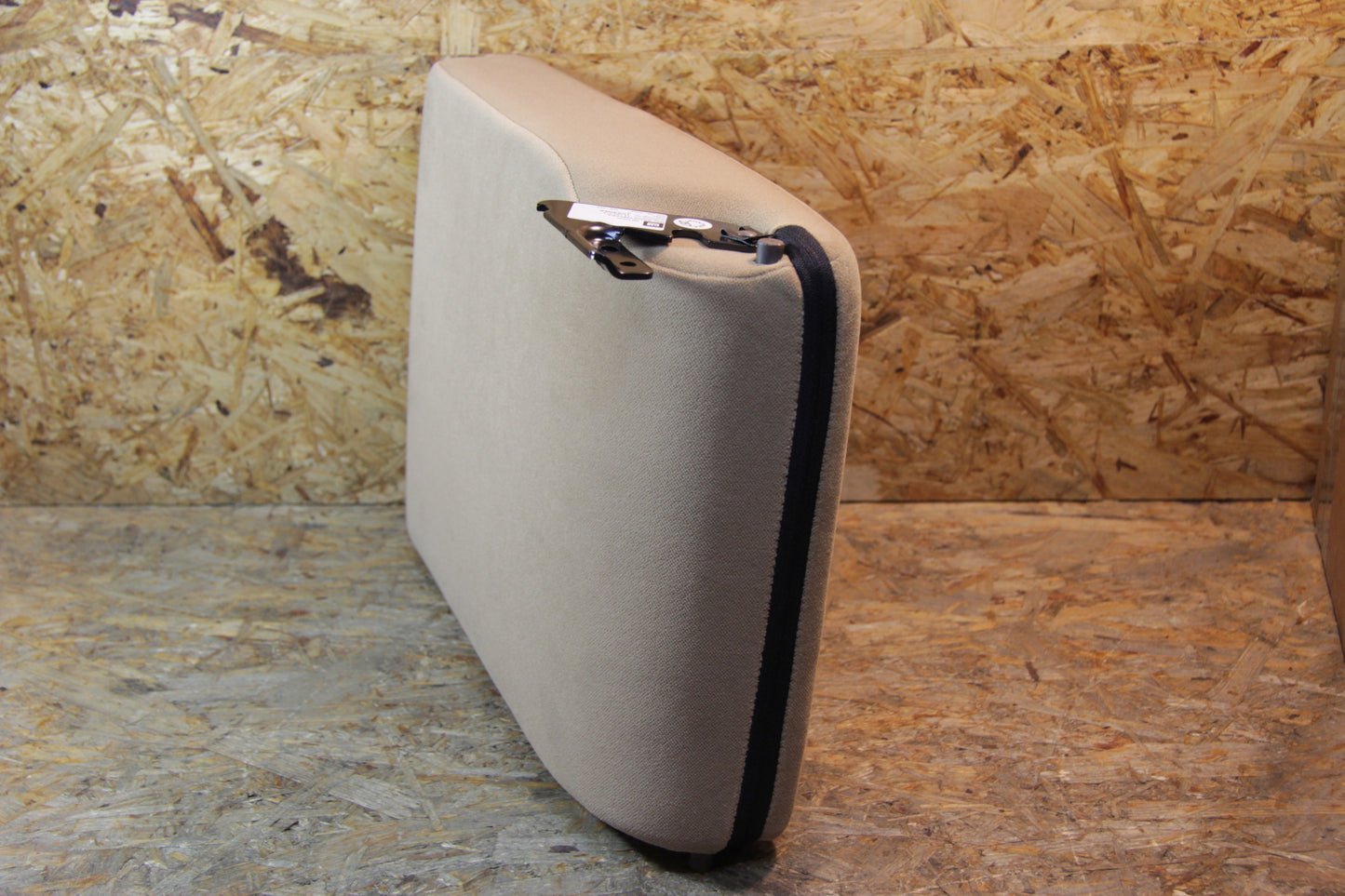 Original GM Opel Armlehne hinten mitte kaschmirbeige ohne Ablagekasten Verkleidungscode: XXRO 13187416 Vectra C Neu
