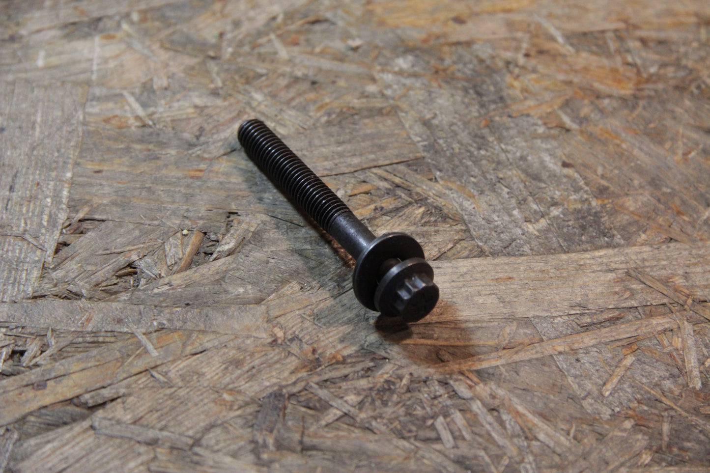 Stiftschraube M8 x 64 Krümmer an Zylinderkopf und Stutzen Turbolader