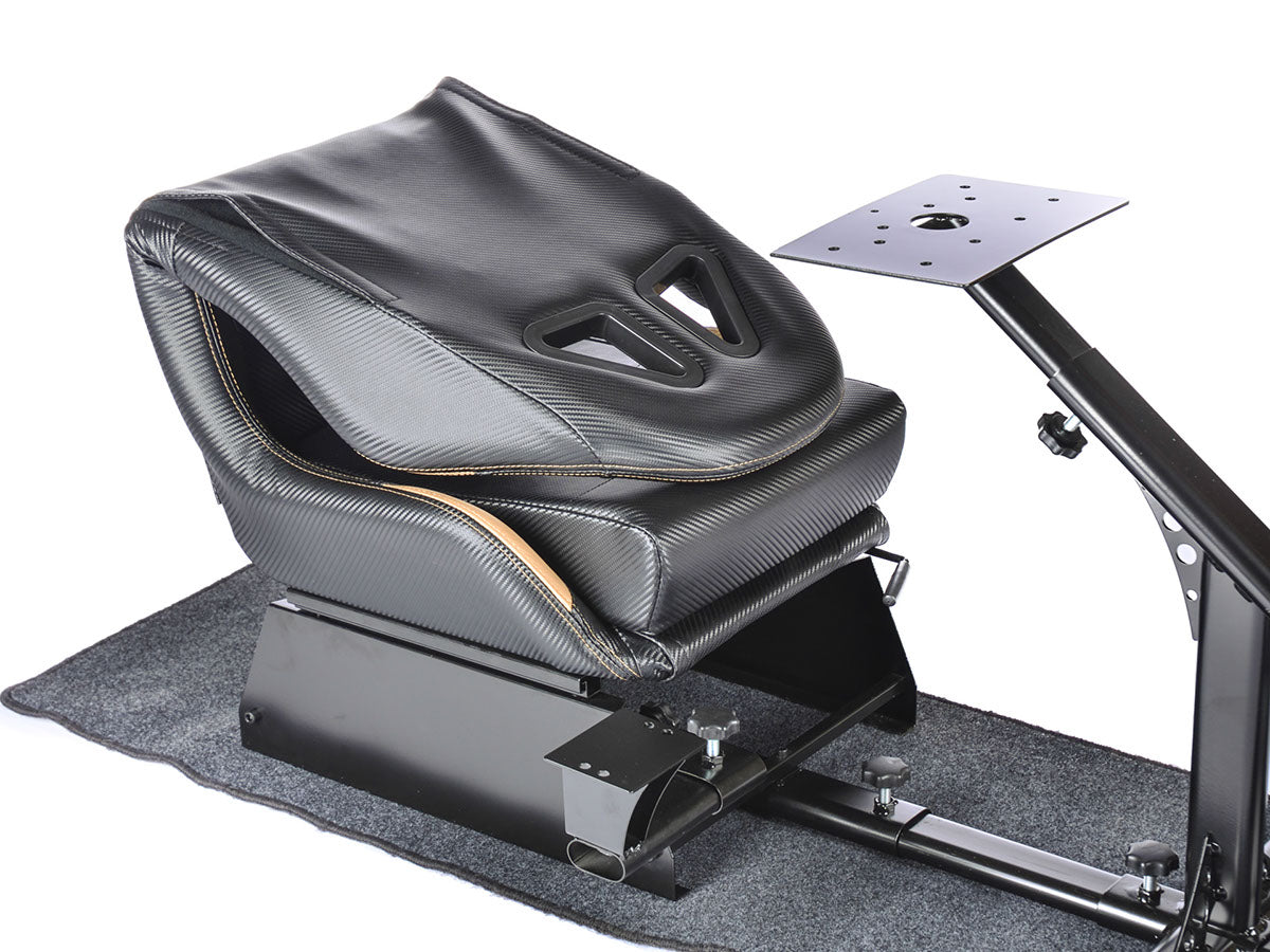 FK Gamesitz Spielsitz Rennsimulator eGaming Seats Suzuka schwarz/gold Carbonlook mit Teppich