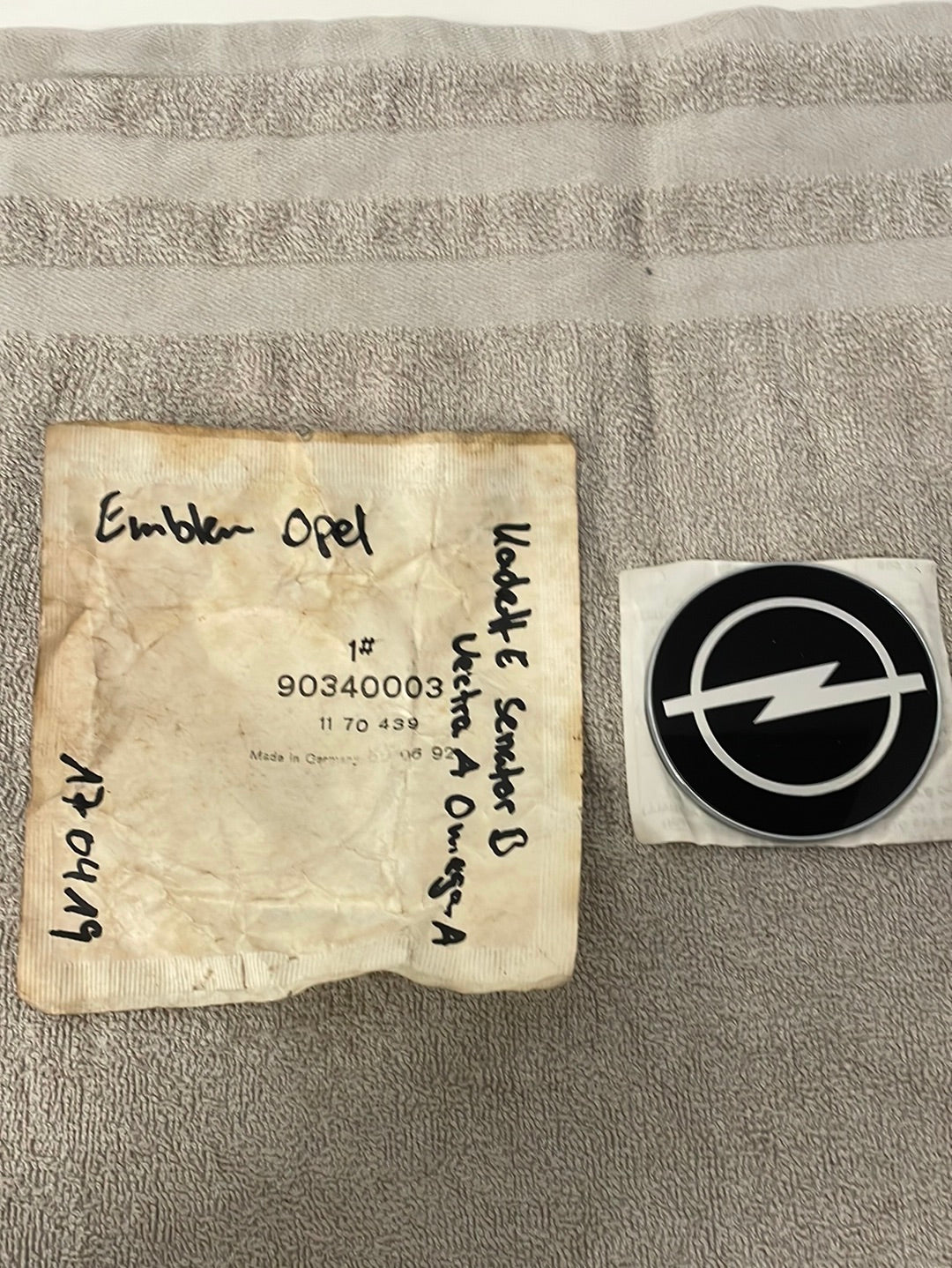 Emblem Opel Vorne Kadett E, Senator B, Omega A, Vectra A Original GM Opel Neu