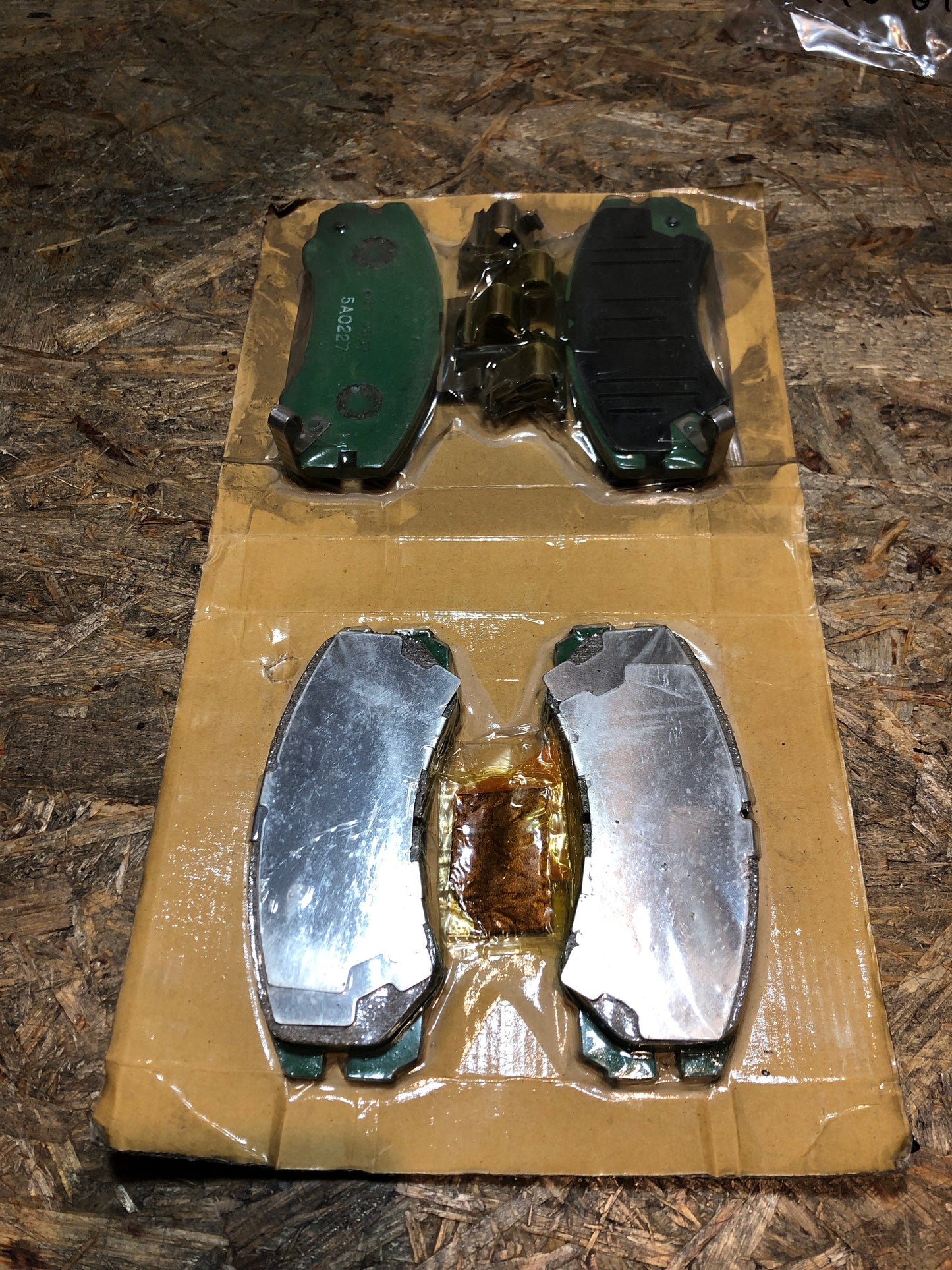 Original GM Opel Frontera A/B 115-205PS Bremsbeläge vorne Neu