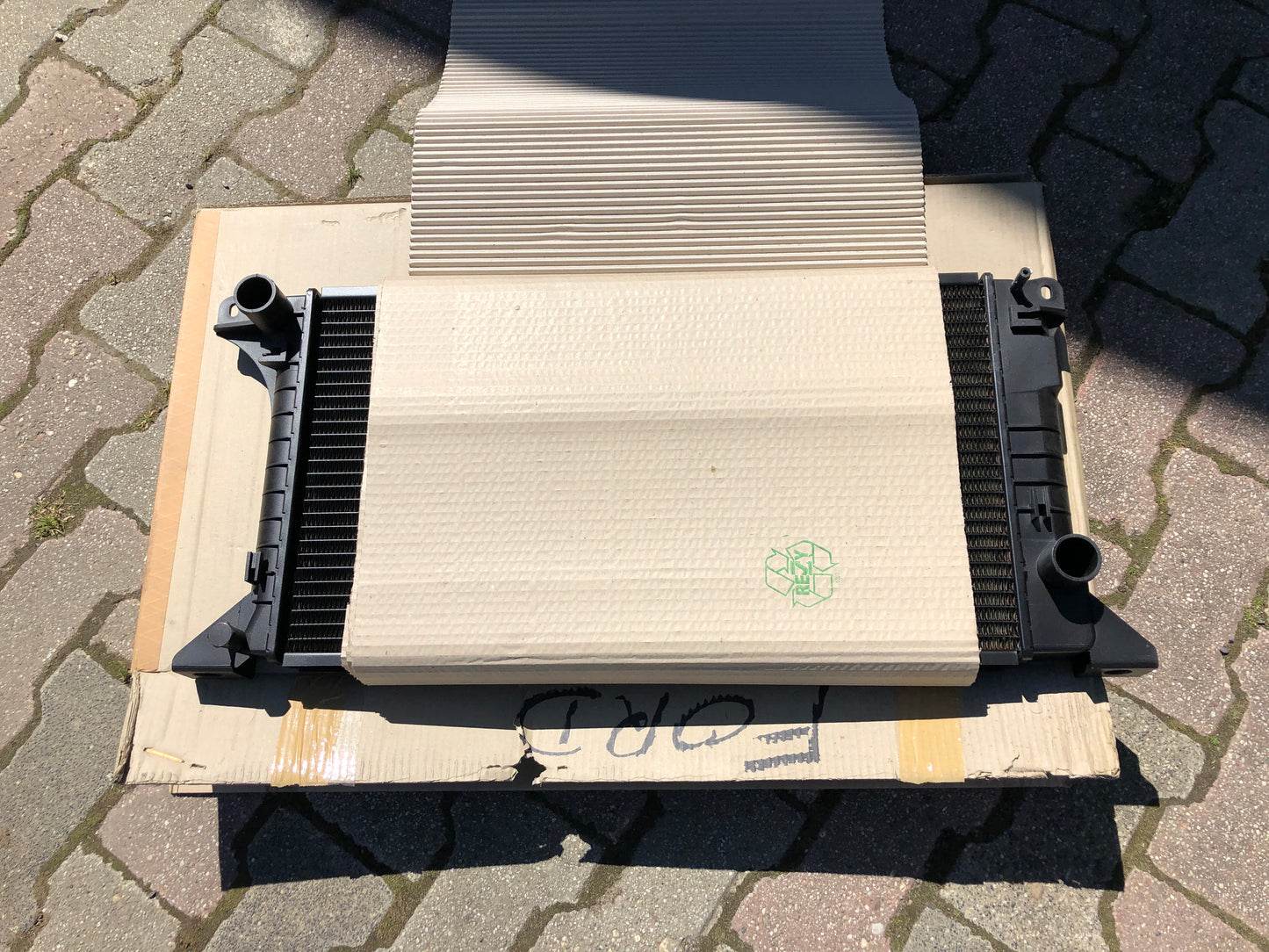 Ford 57 Kühler Neu