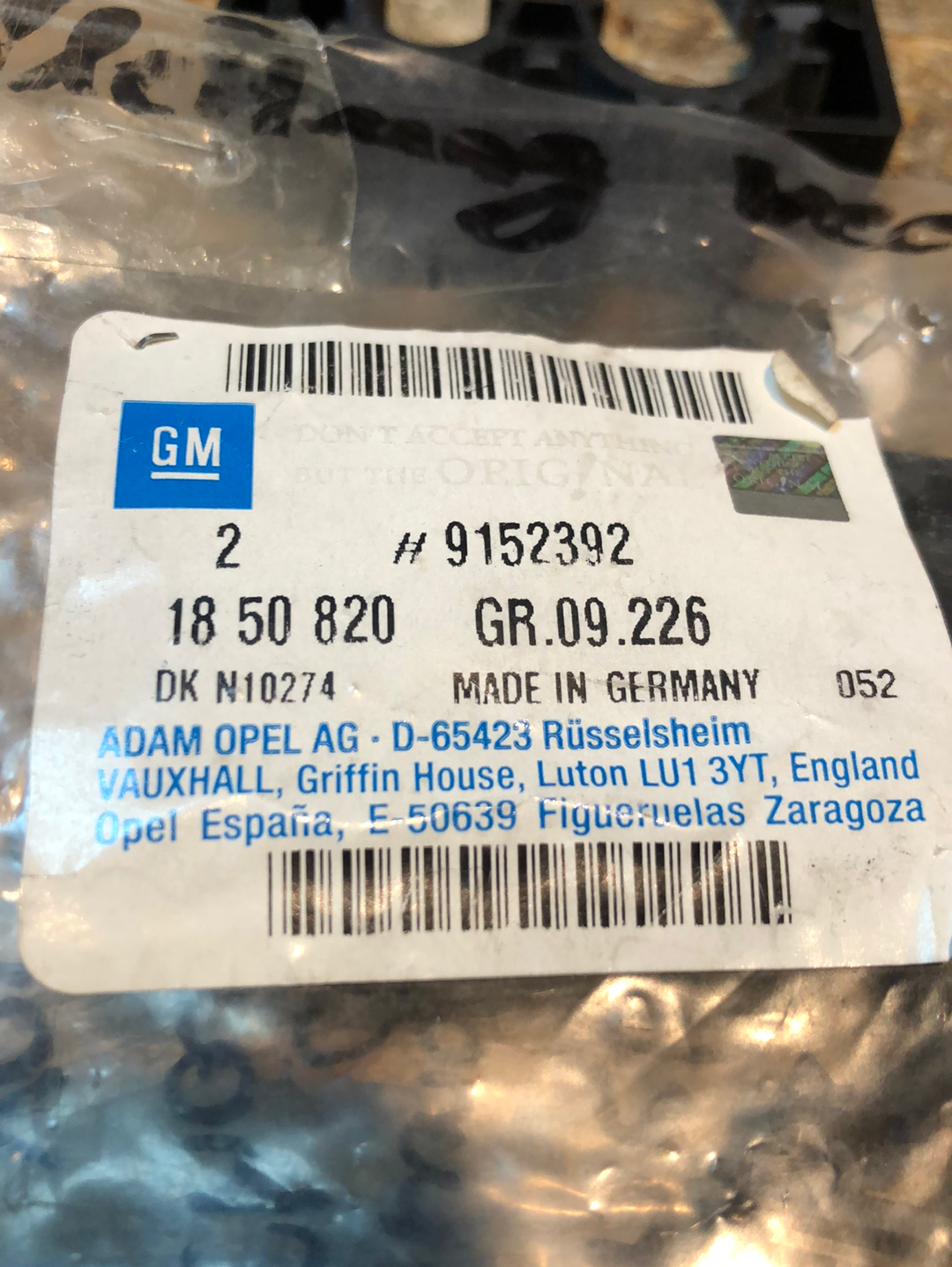 Original GM Opel Vectra B Schelle Kühlmittelleitung an Trägeraufhängung vorne Neu