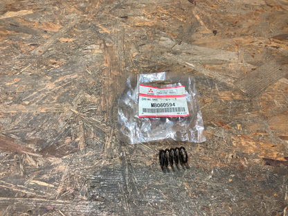 Mitsubishi Fuso Niederhaltefeder für vordere Bremsbacke Original NEU