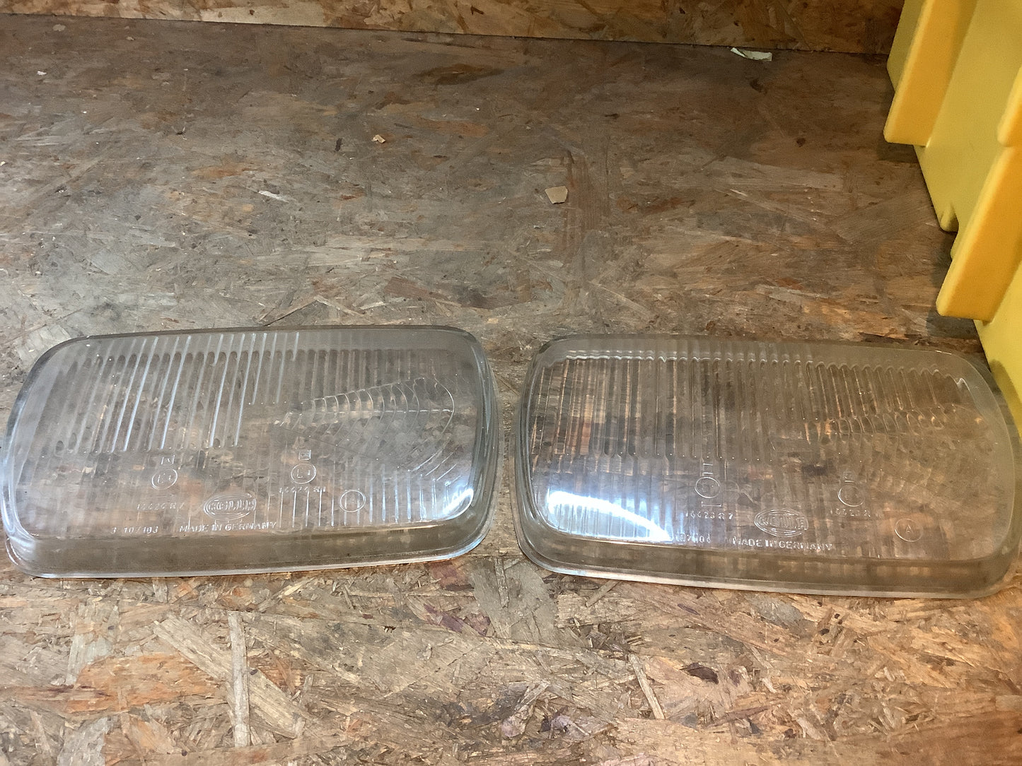 Audi 60/75/90/F103 Scheinwerfer Satz Original Hella Neu