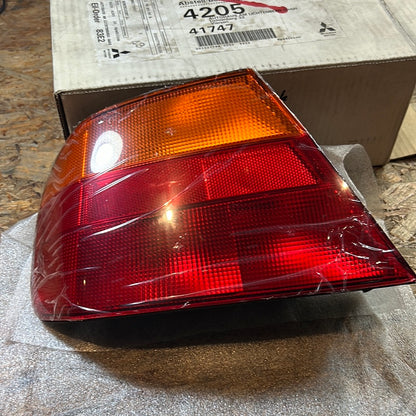Original Mitsubishi Rücklicht Links Carisma 95-06 MR179507