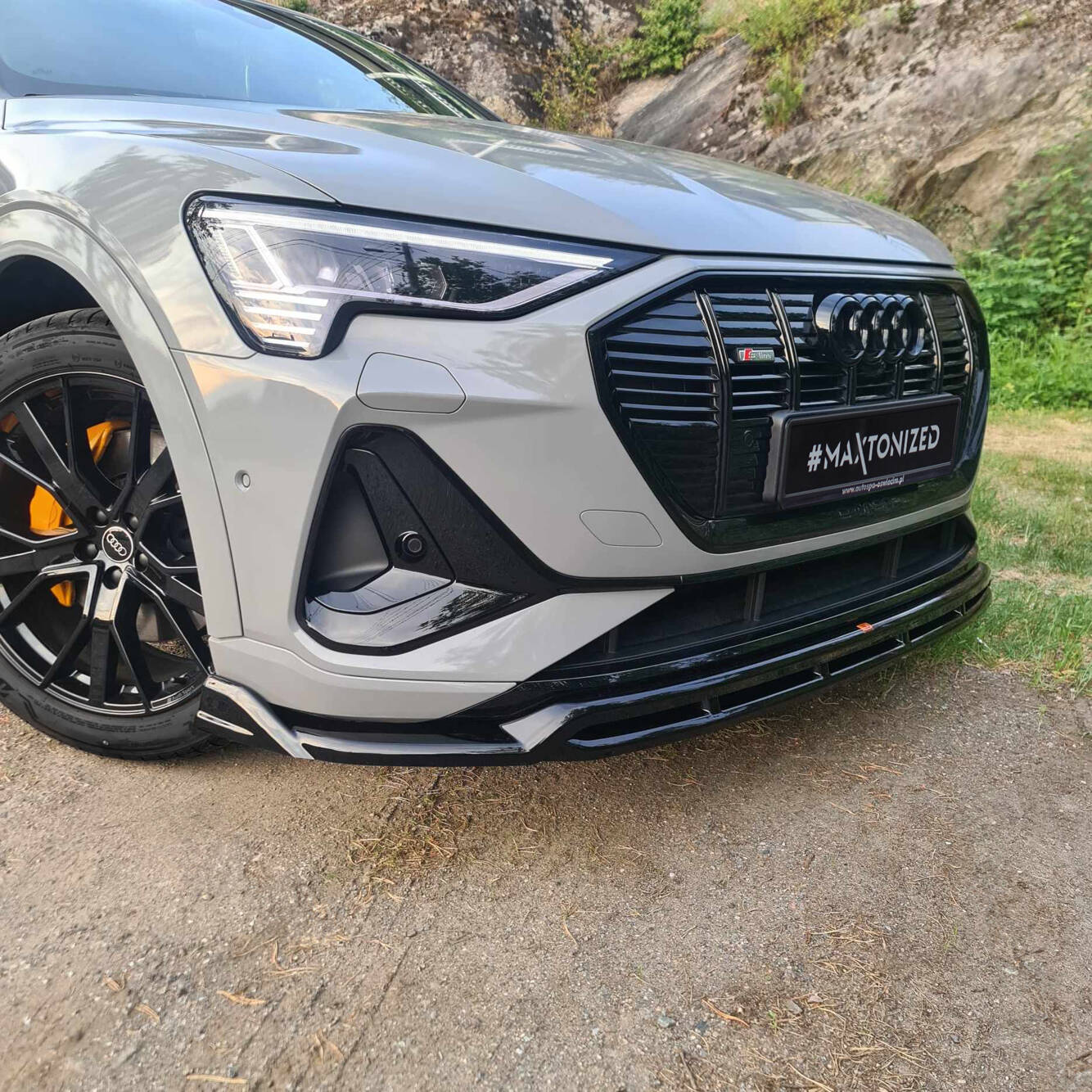 Maxton Front Ansatz für Audi e-Tron S-Line schwarz Hochglanz