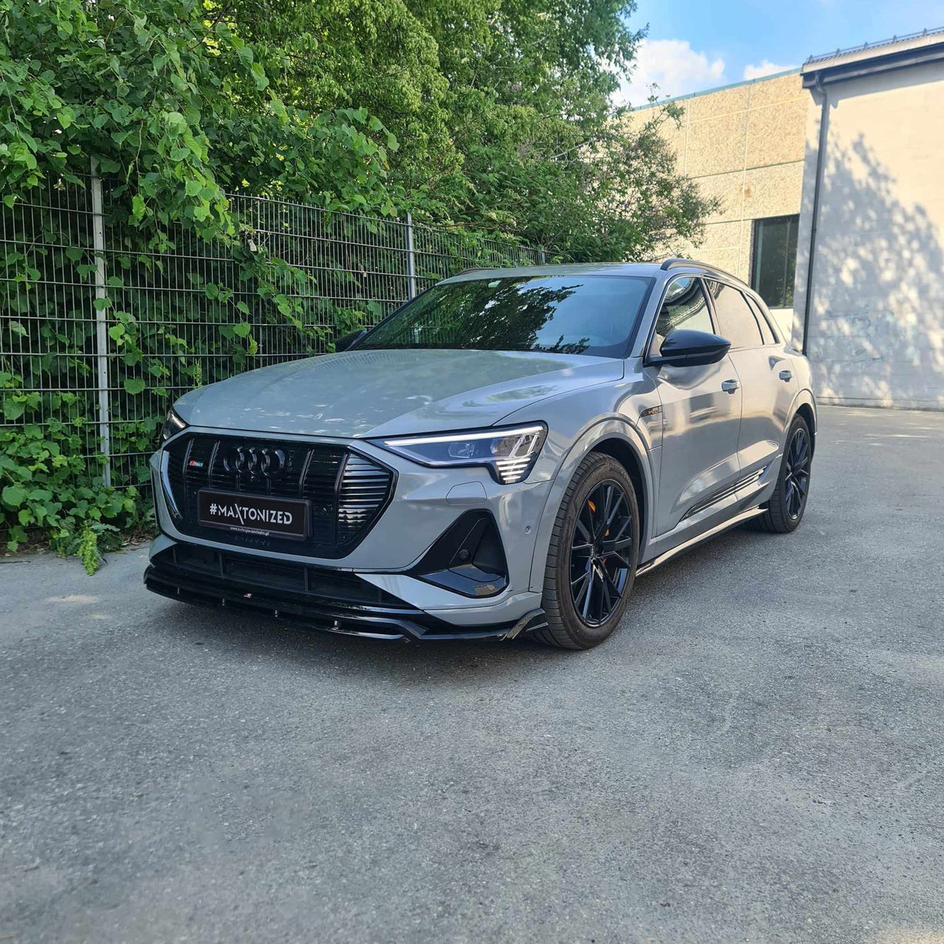 Maxton Front Ansatz für Audi e-Tron S-Line schwarz Hochglanz