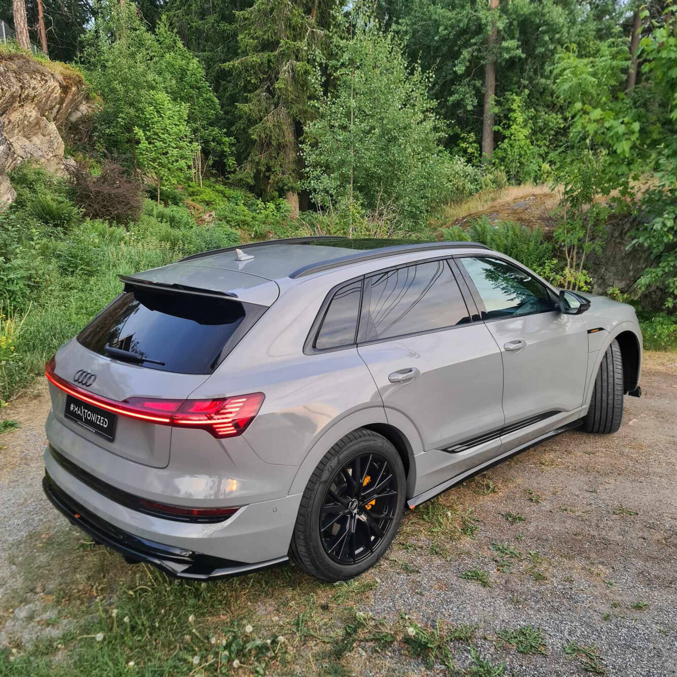 Maxton Spoiler CAP für Audi e-Tron S-Line schwarz Hochglanz