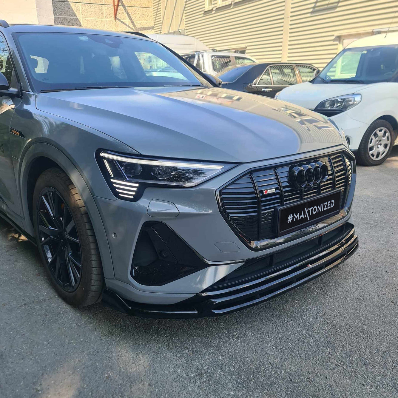 Maxton Front Ansatz für Audi e-Tron S-Line schwarz Hochglanz