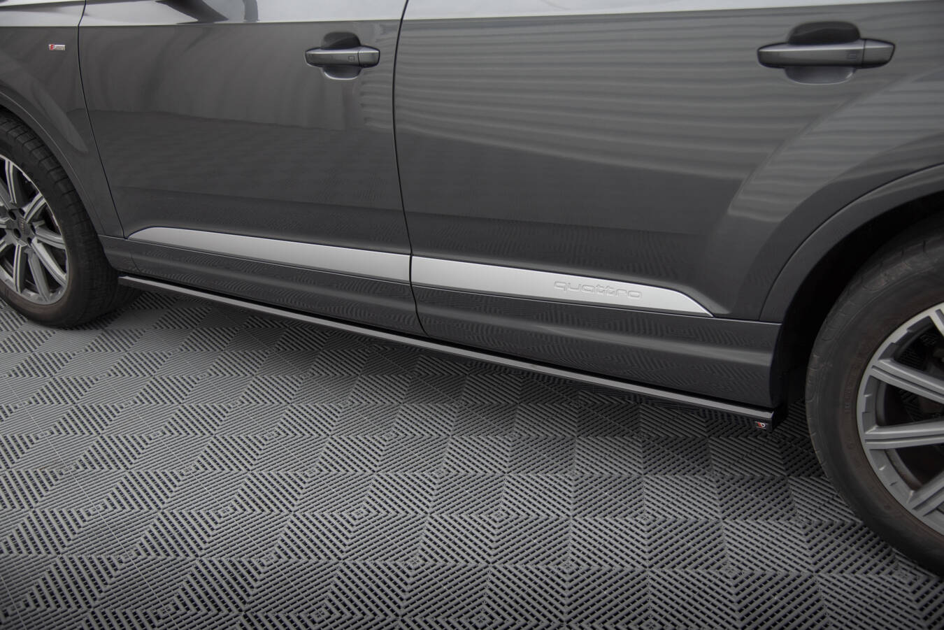 Maxton Seitenschweller Ansatz für Audi Q7 Mk2 schwarz Hochglanz