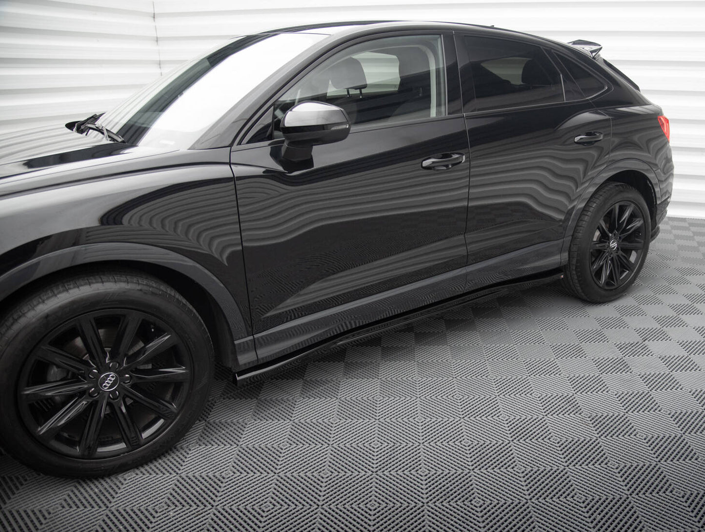 Maxton Seitenschweller Ansatz für Audi Q3 Sportback F3 schwarz Hochglanz