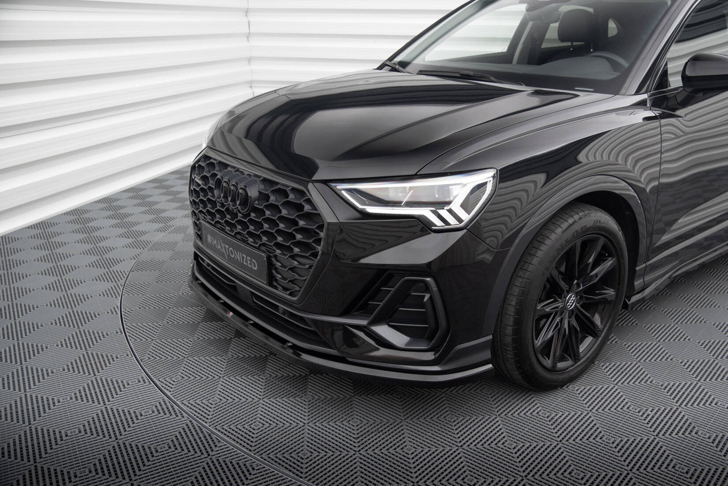 Maxton Front Ansatz V.1 für Audi Q3 Sportback F3 schwarz Hochglanz