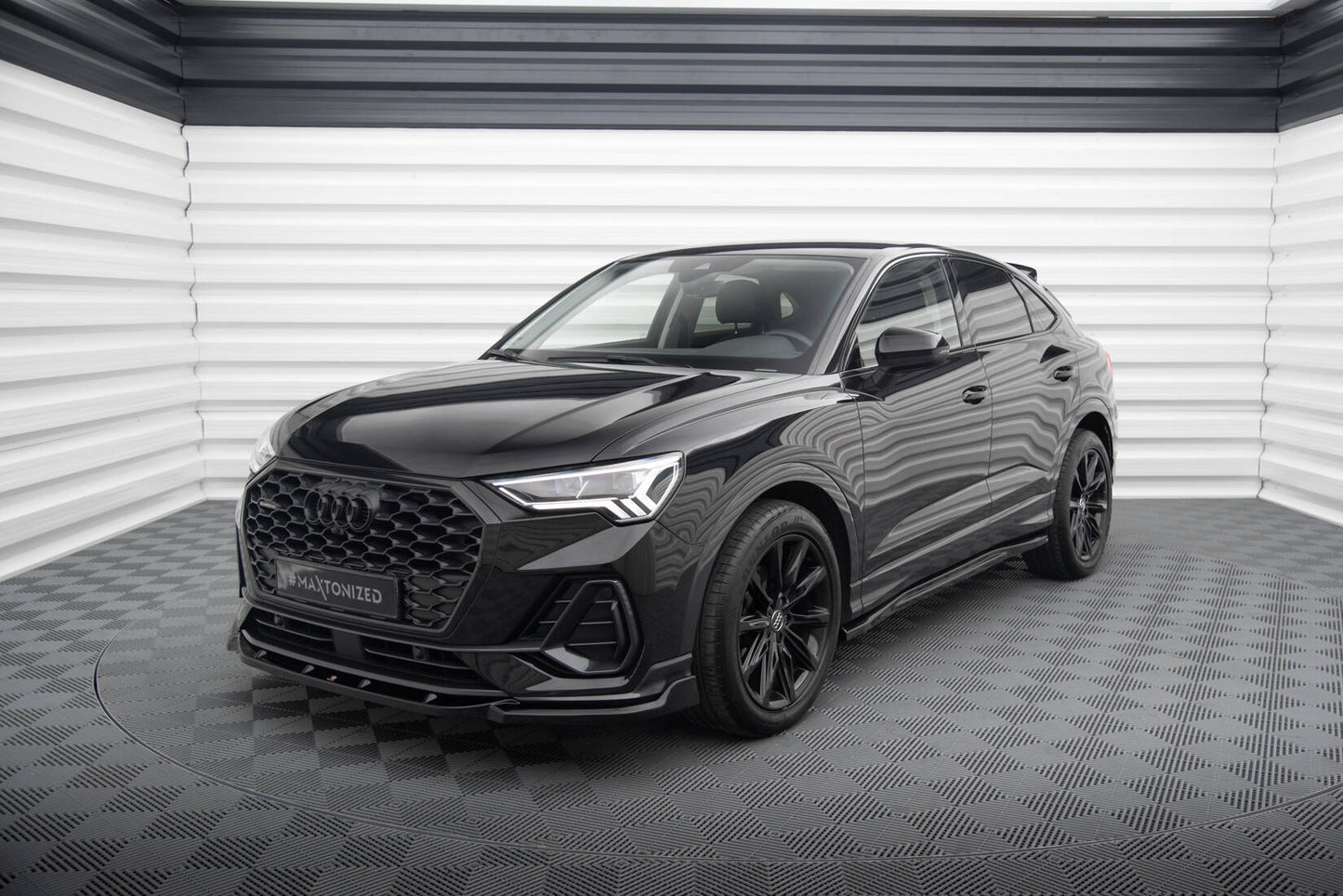 Maxton Front Ansatz V.2 für Audi Q3 Sportback F3 schwarz Hochglanz