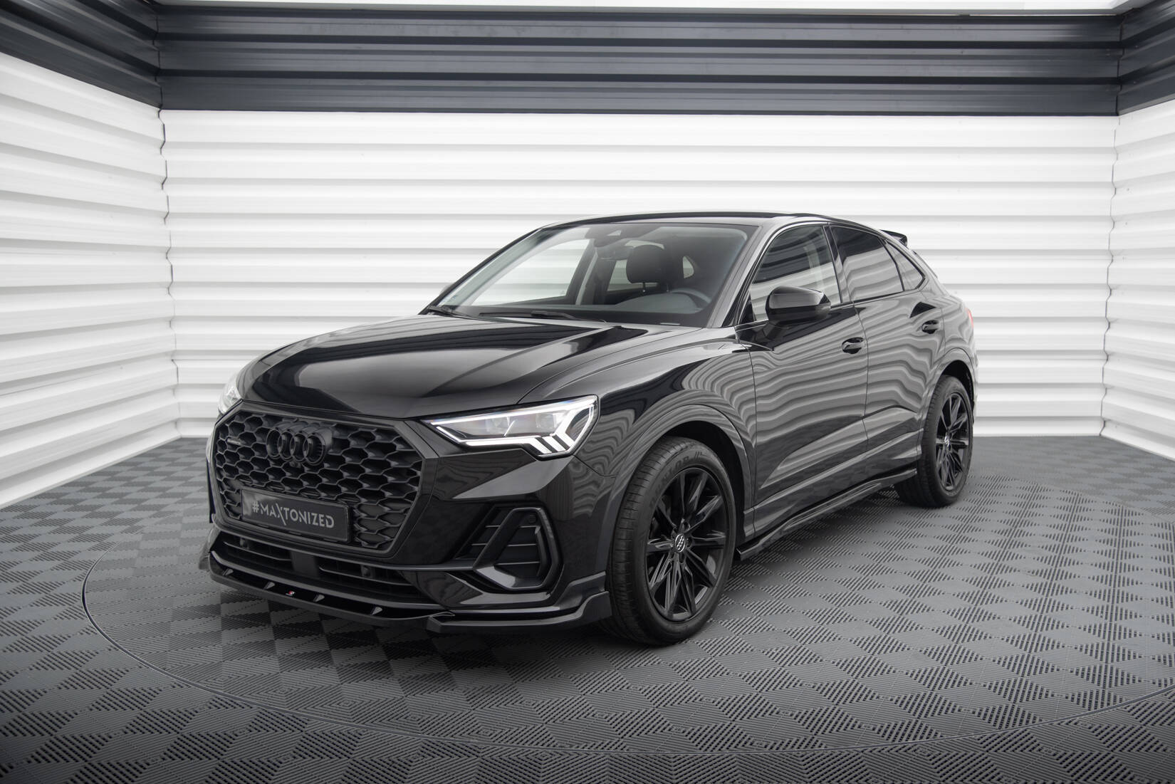 Maxton Front Ansatz V.2 für Audi Q3 Sportback F3 schwarz Hochglanz