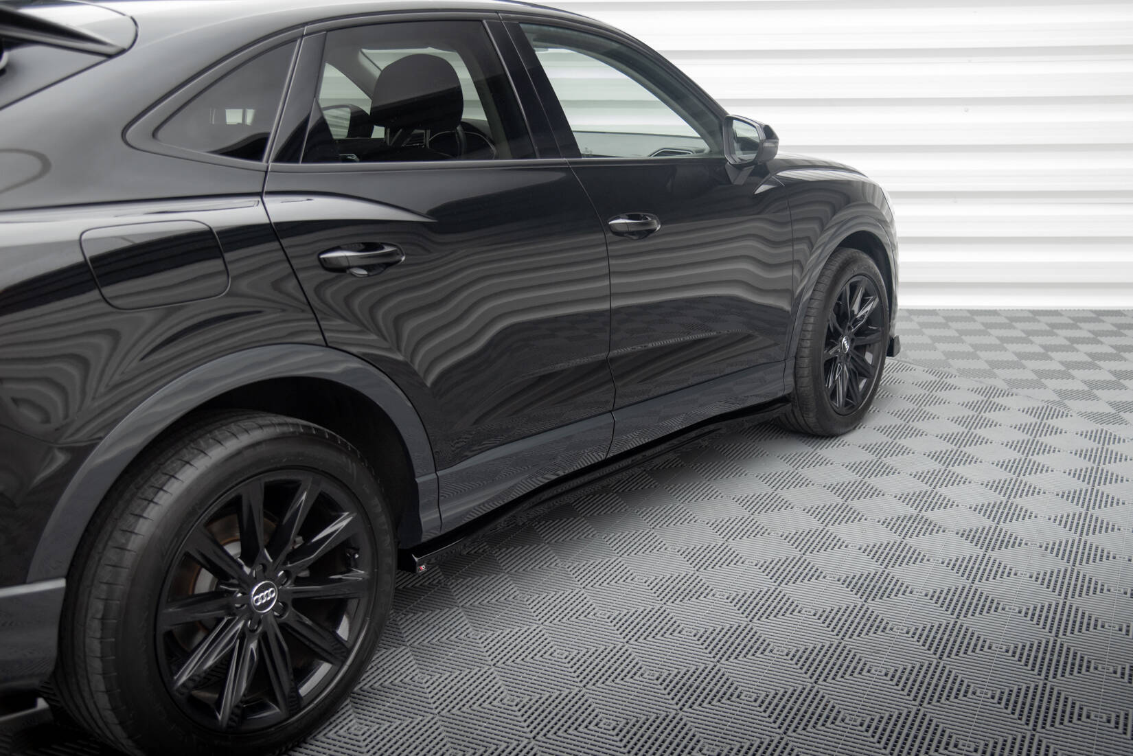 Maxton Seitenschweller Ansatz für Audi Q3 Sportback F3 schwarz Hochglanz