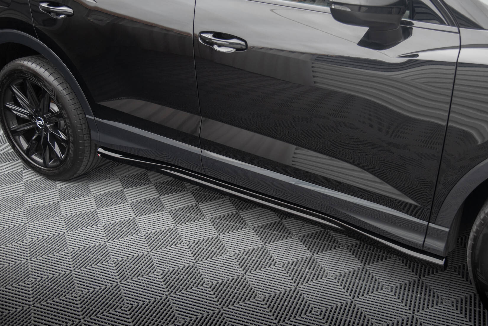 Maxton Seitenschweller Ansatz für Audi Q3 Sportback F3 schwarz Hochglanz