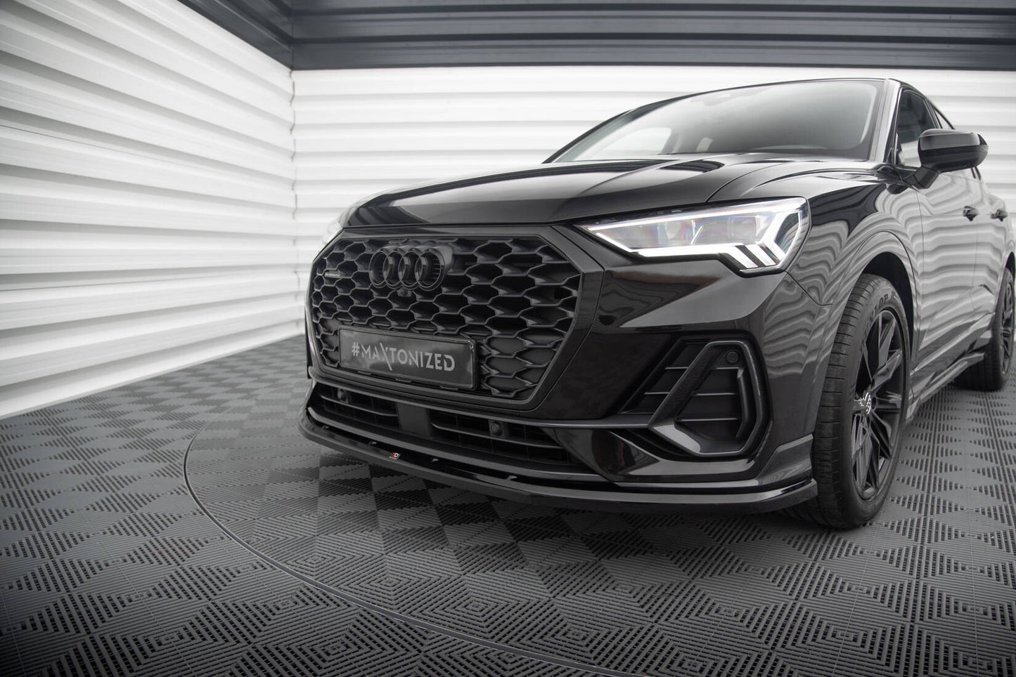 Maxton Front Ansatz V.1 für Audi Q3 Sportback F3 schwarz Hochglanz