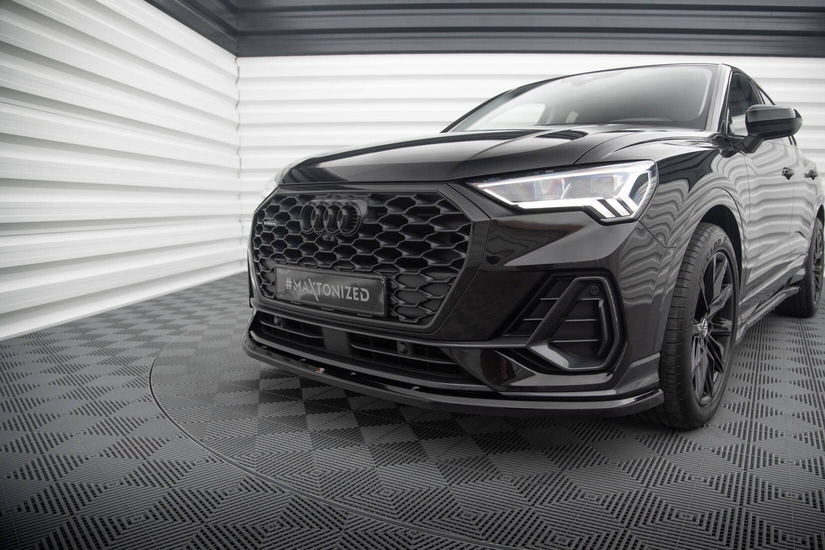 Maxton Front Ansatz V.1 für Audi Q3 Sportback F3 schwarz Hochglanz