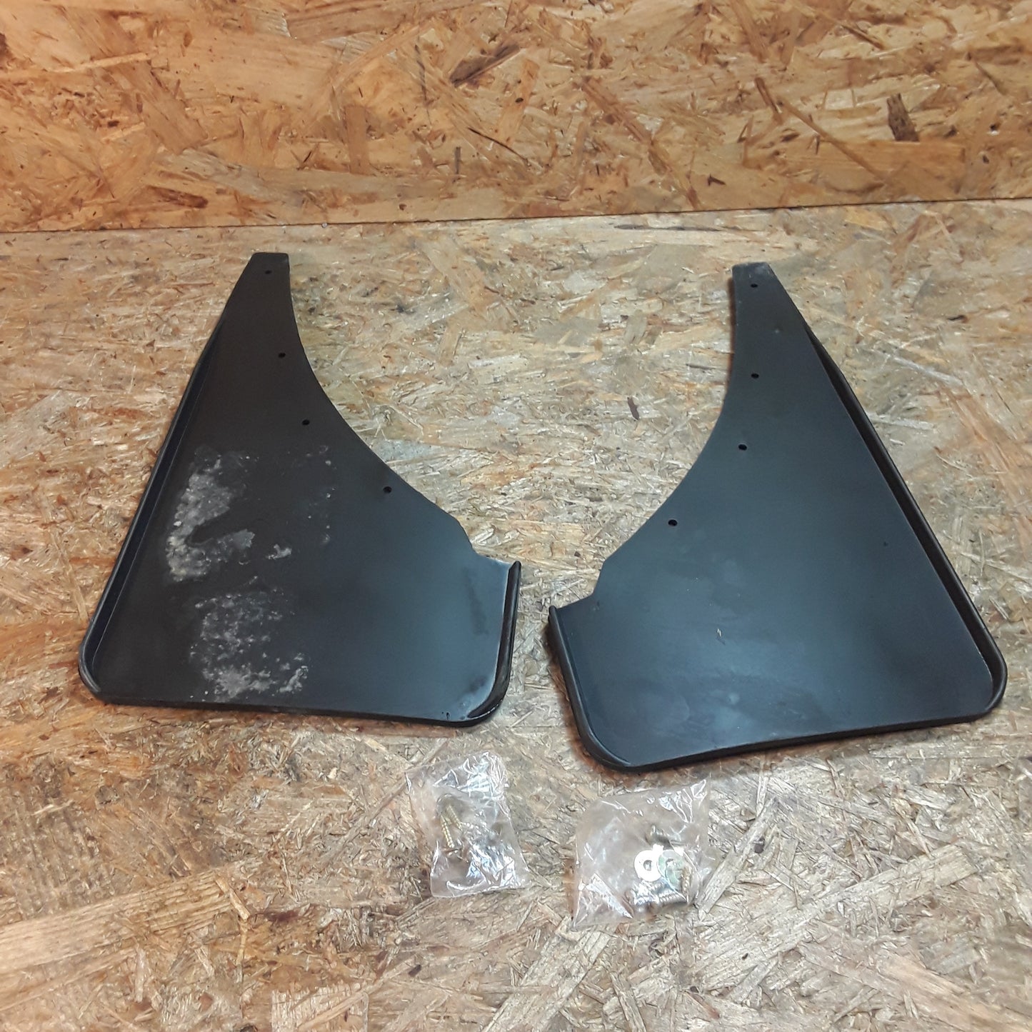 Audi 80 ab 09.78 Schmutzfänger vorne original Votex NEU