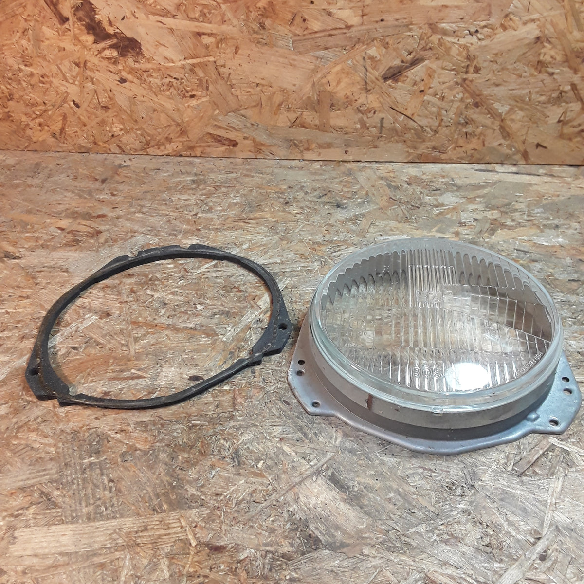 Audi 80 B1 (NOS) Scheinwrferglas mit Blechrahmen und Dichtung Einsatz H4 E-Prüfzeichen vorhanden original Bosch NEU
