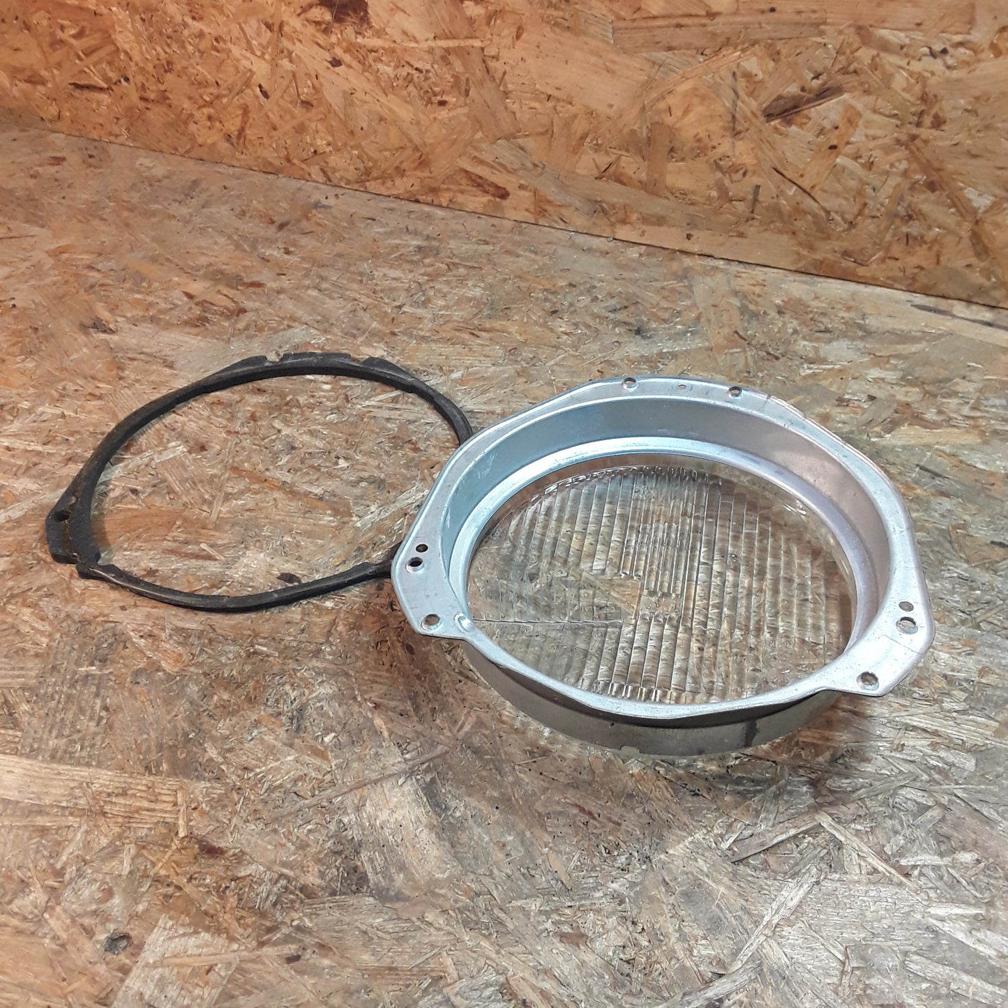 Audi 80 B1 (NOS) Scheinwrferglas mit Blechrahmen und Dichtung Einsatz H4 E-Prüfzeichen vorhanden original Bosch NEU