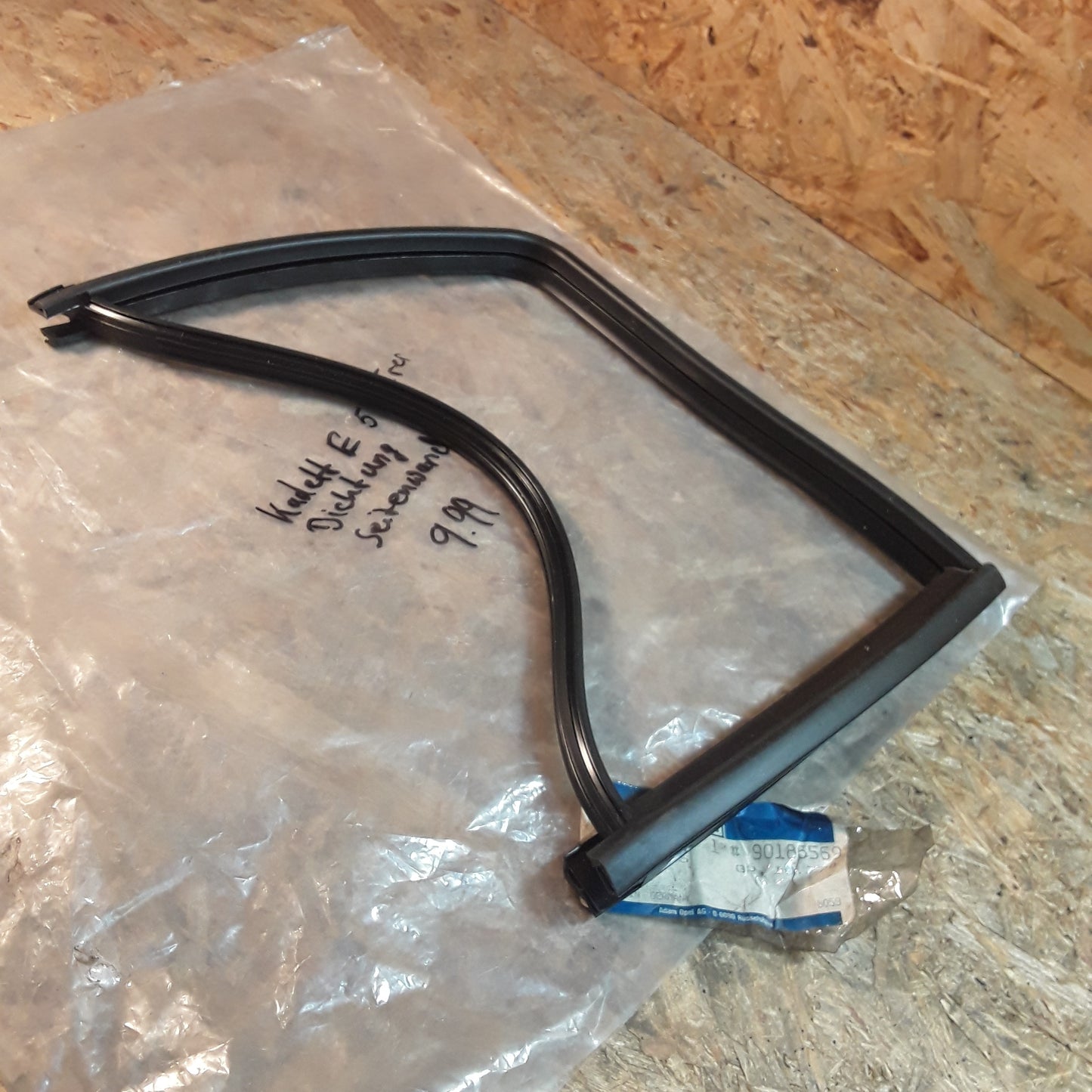 Kadett E 5-Türer Dichtung Seitenwand original GM Opel NEU
