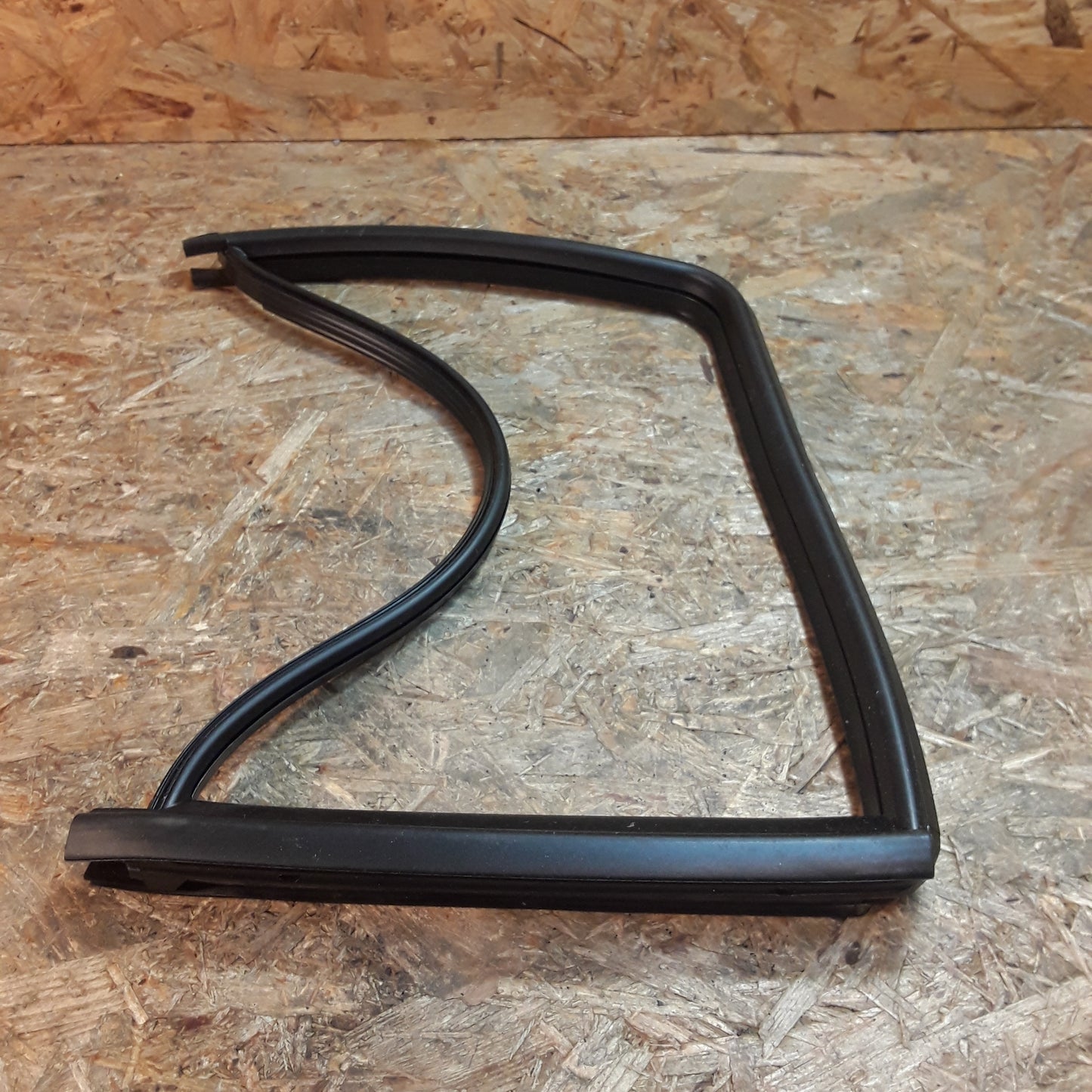 Kadett E 5-Türer Dichtung Seitenwand original GM Opel NEU