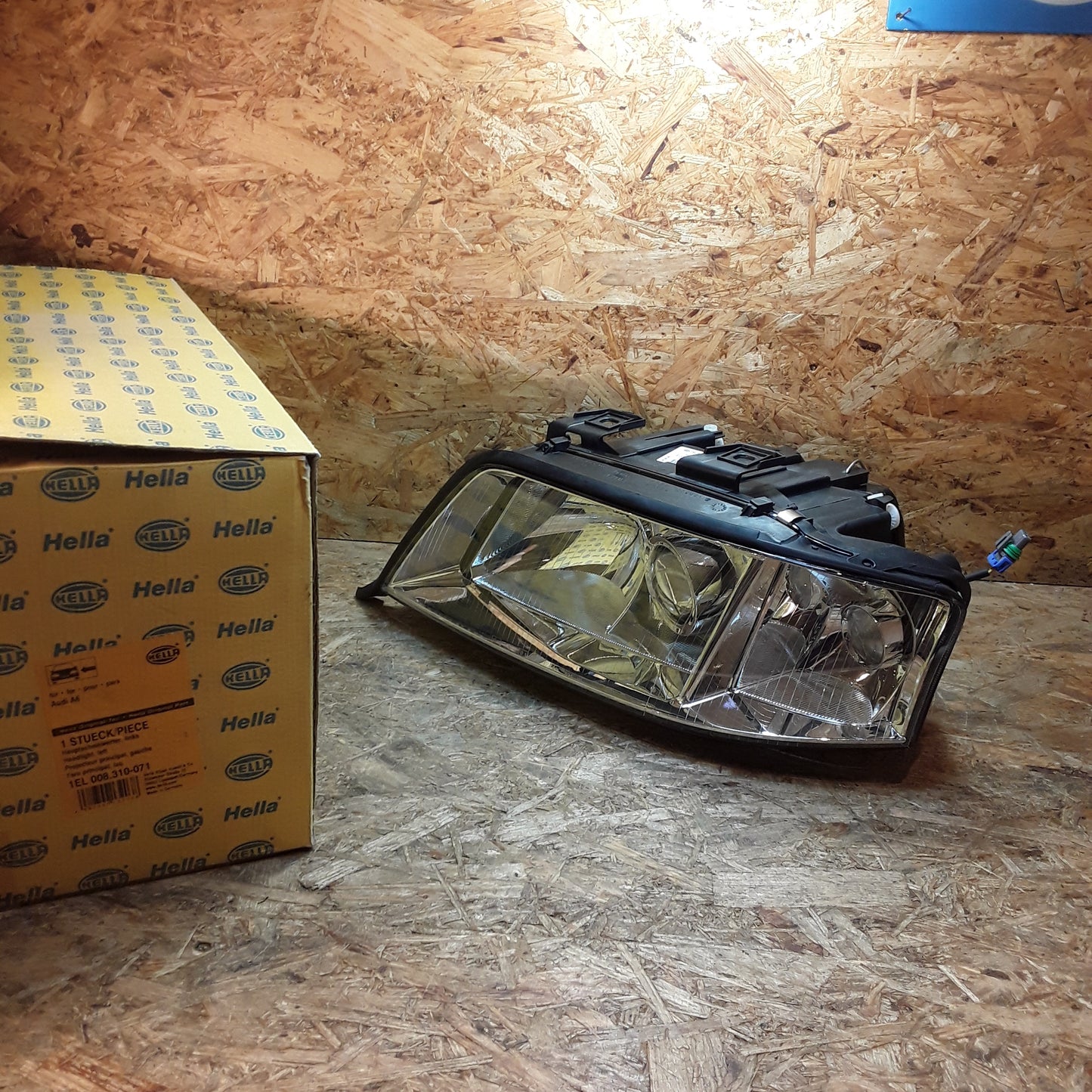 Audi A6 Hauptscheinwerfer links original Hella NEU