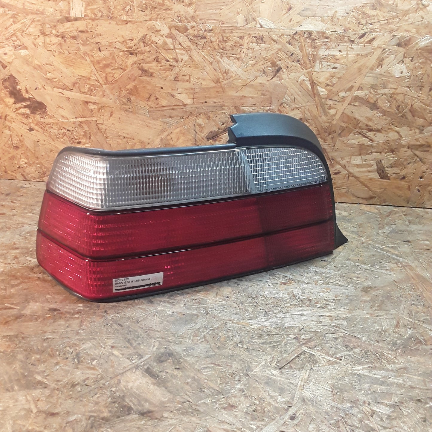 BMW E36 Coupe Bj 91-98 Rückleuchte rot/weiß links NEU