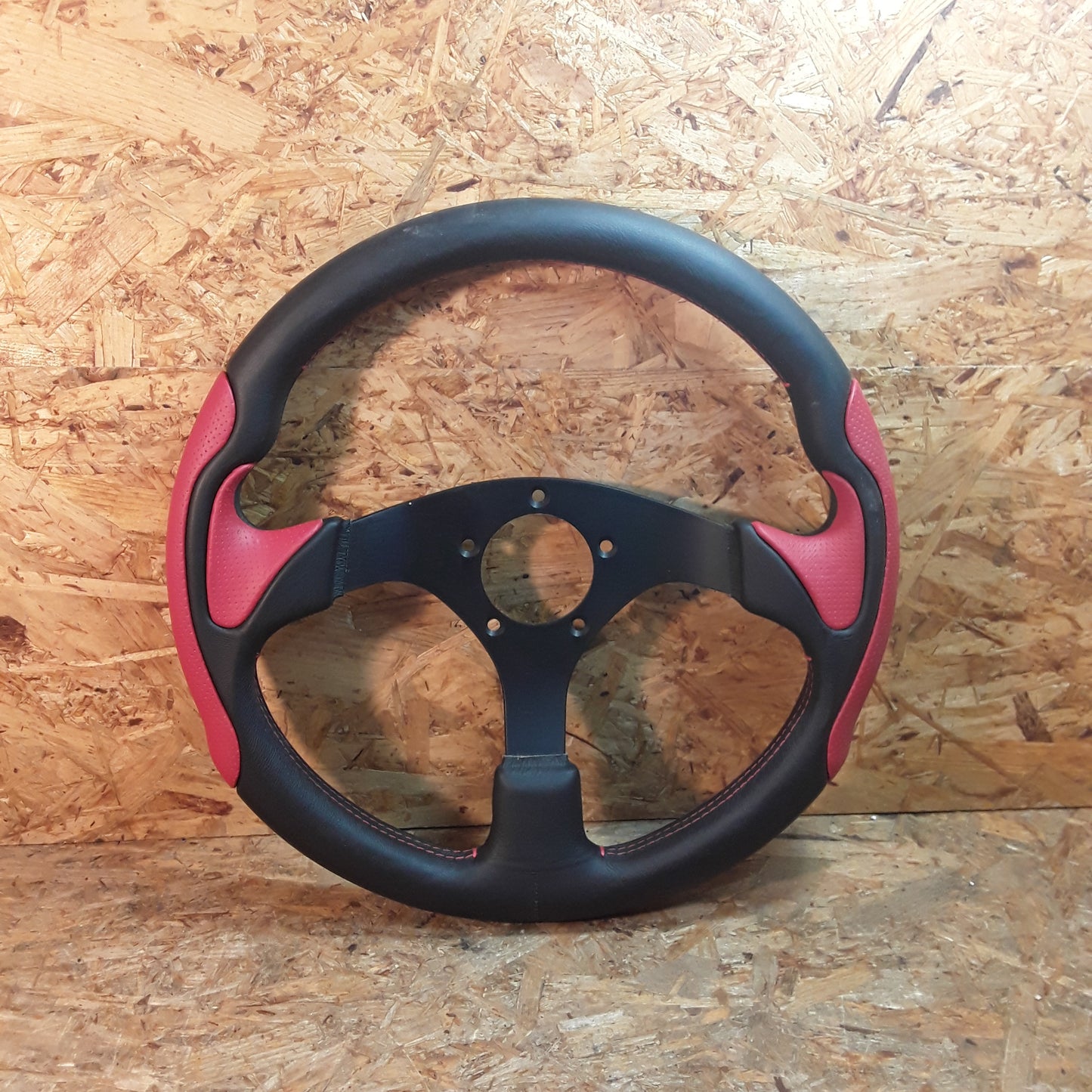 Diverse Fahrzeuge Sportlenkrad 35cm Durchmesser Leder-Optik Rot innen/außen original Victor NEU