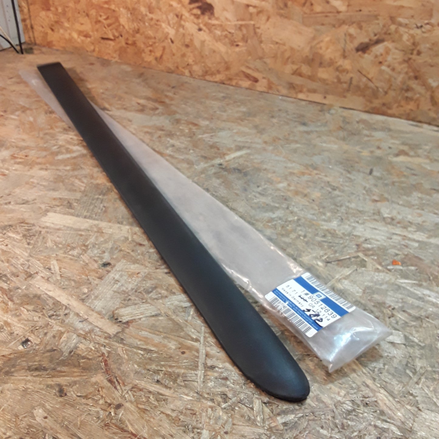 Vectra B Schutzzierleiste Hintertüre original GM Opel NEU
