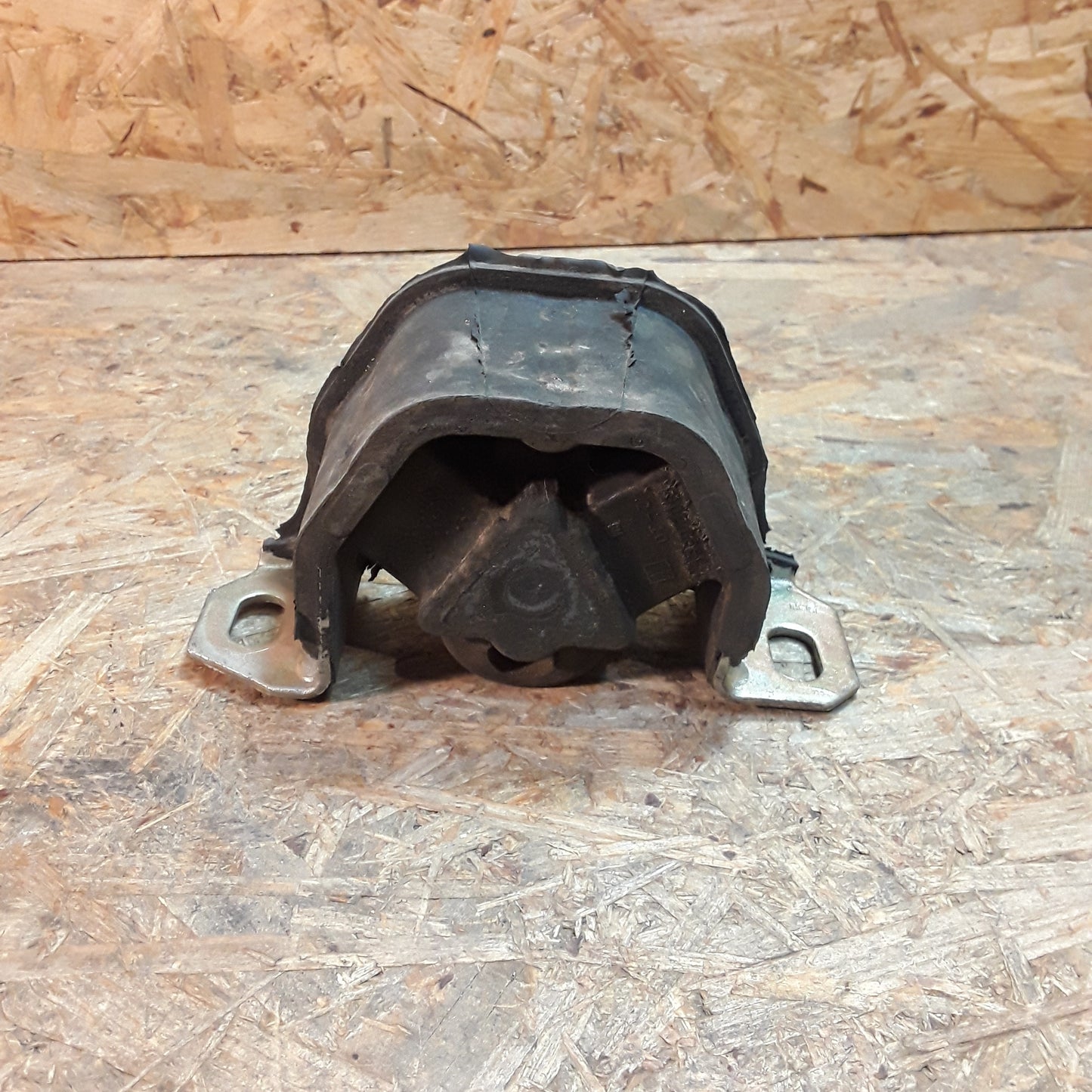 Kadett E Dämpfungsblock Motorlager vorne links original GM Opel NEU
