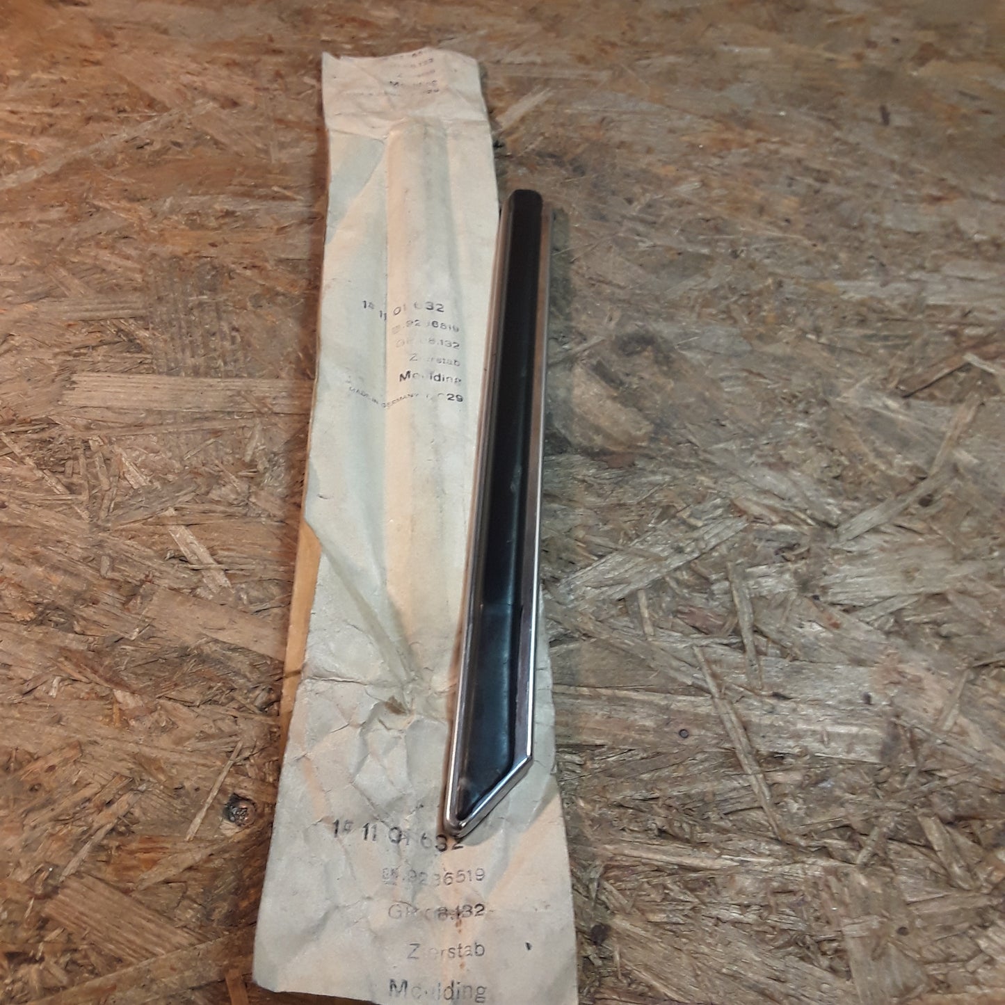 Manta B Zierleiste Chrom + Gummi hinten original GM Opel NEU