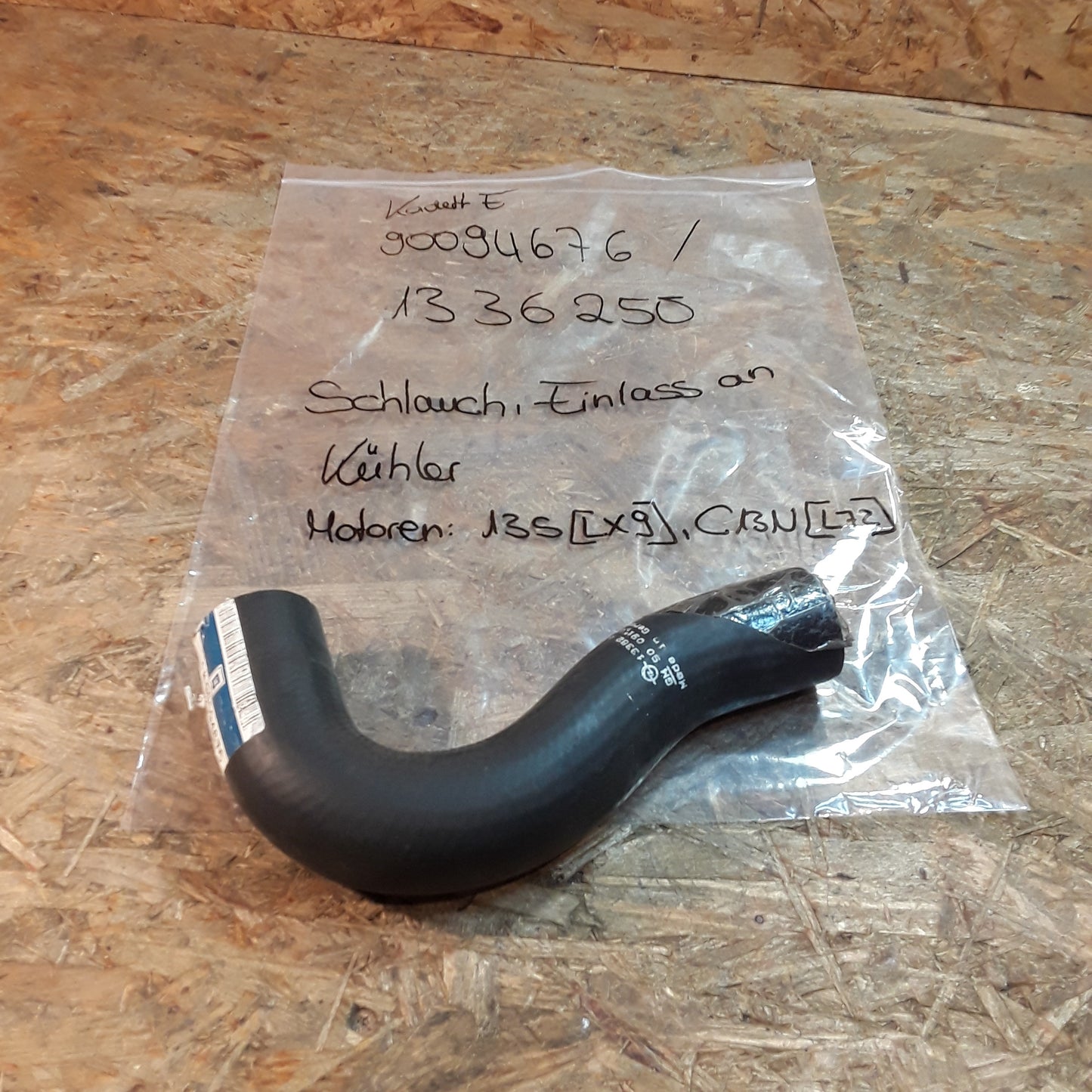 Kadett E Schlauch Einlass an Kühler original GM Opel NEU
