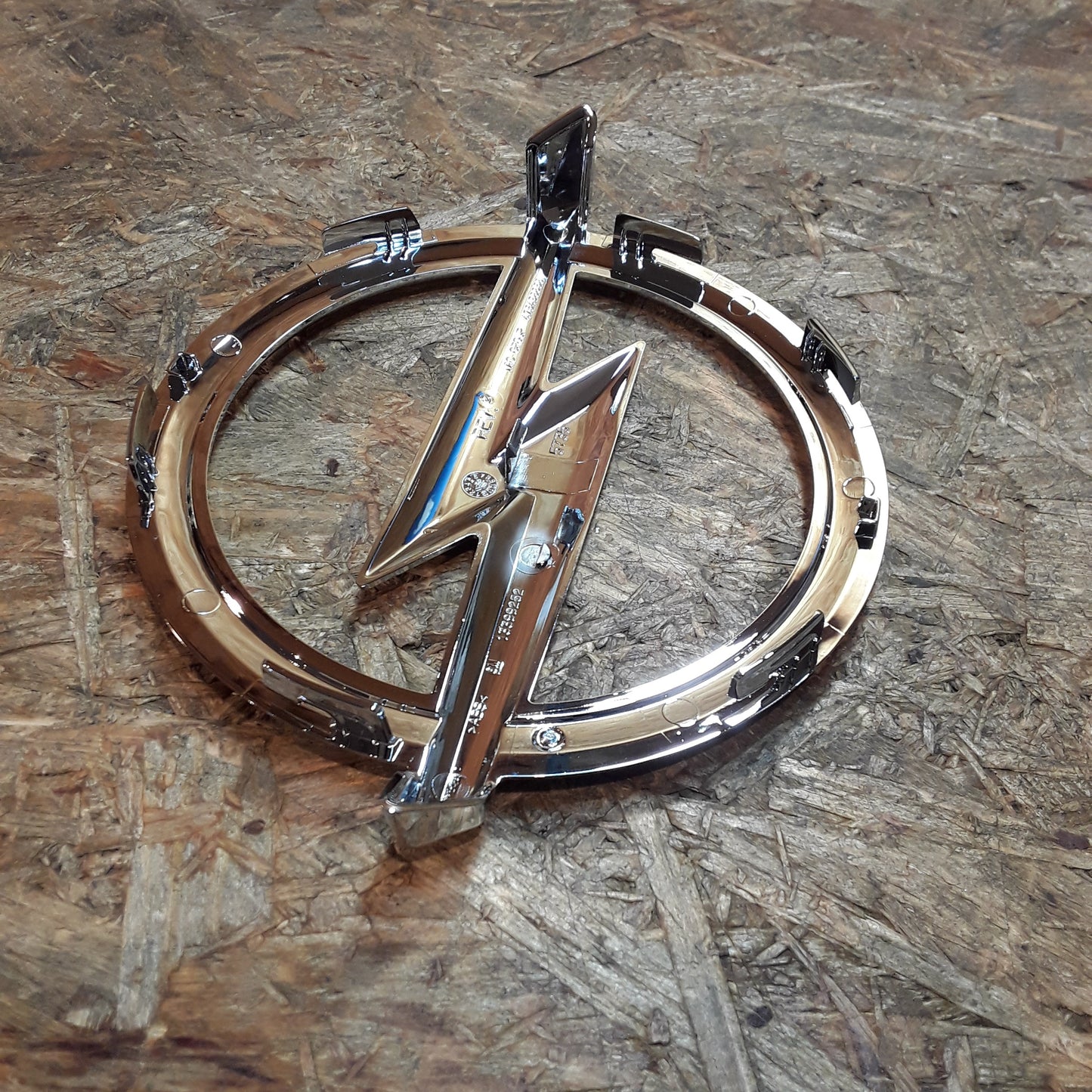 Corsa E Emblem an Kühlergrill original GM Opel NEU