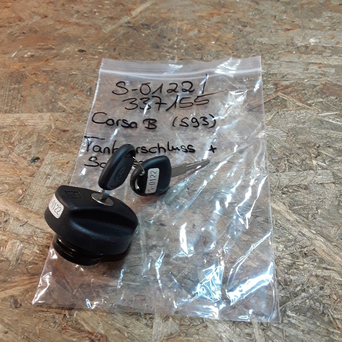 Corsa B (S93) Tankverschluss und Schlüssel original GM Opel NEU