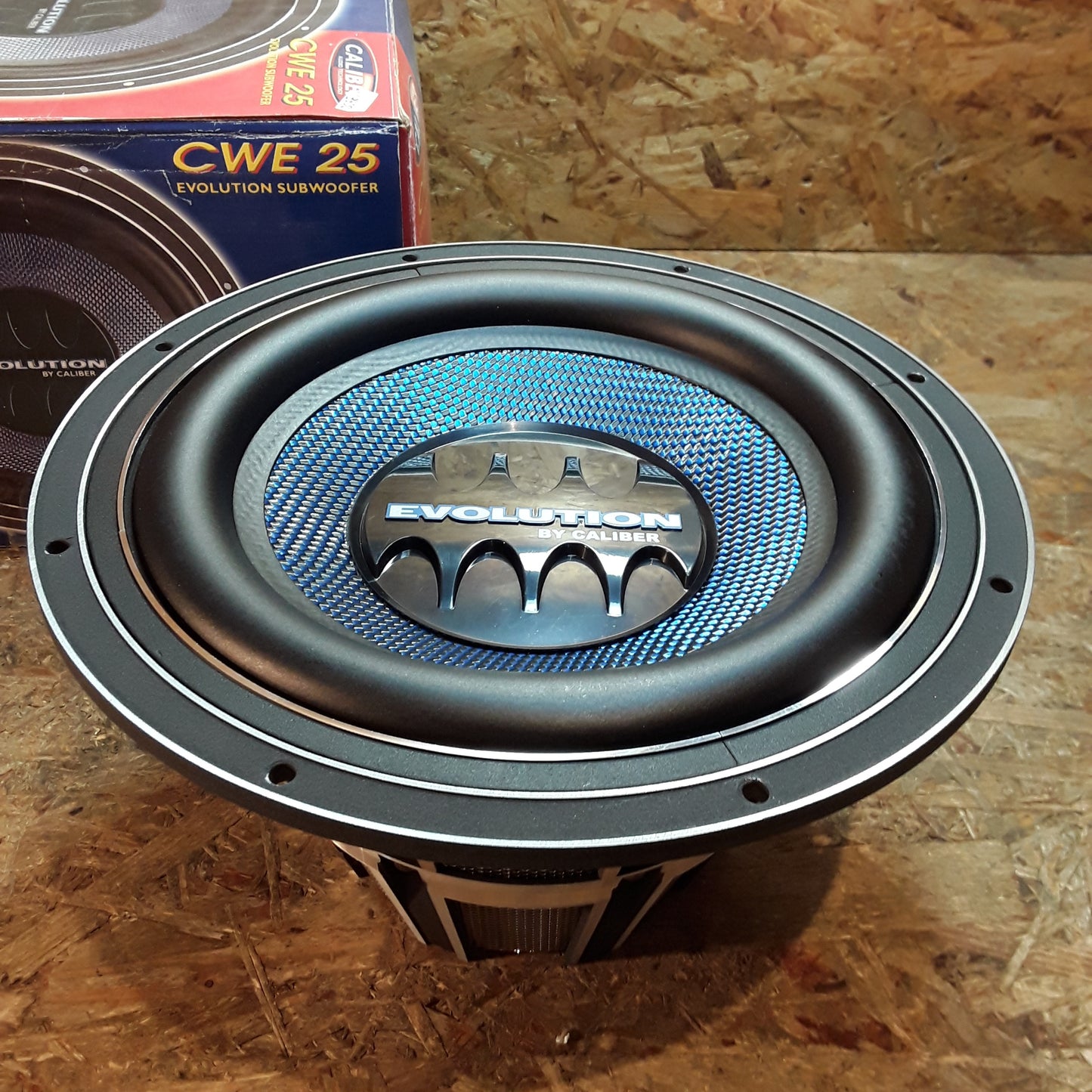Diverse Fahrzeuge Evolution Subwoofer original Caliber NEU