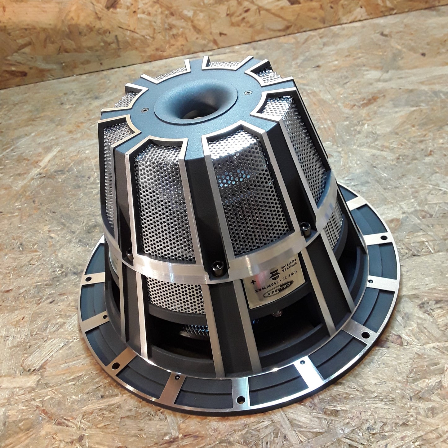 Diverse Fahrzeuge Evolution Subwoofer original Caliber NEU