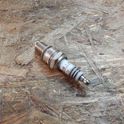 AC Alfa-Romeo Alpina Audi Austin uvm Zündkerze original Bosch NEU