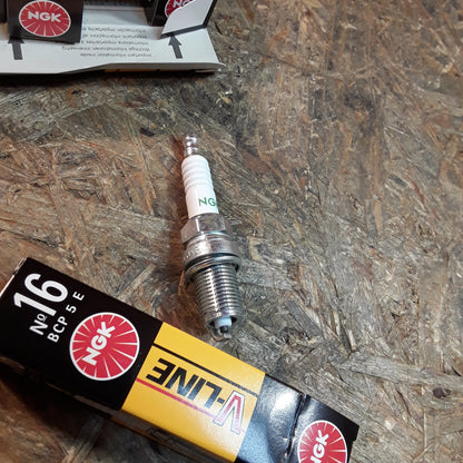Renault Toyota Zündkerzensatz original NGK NEU