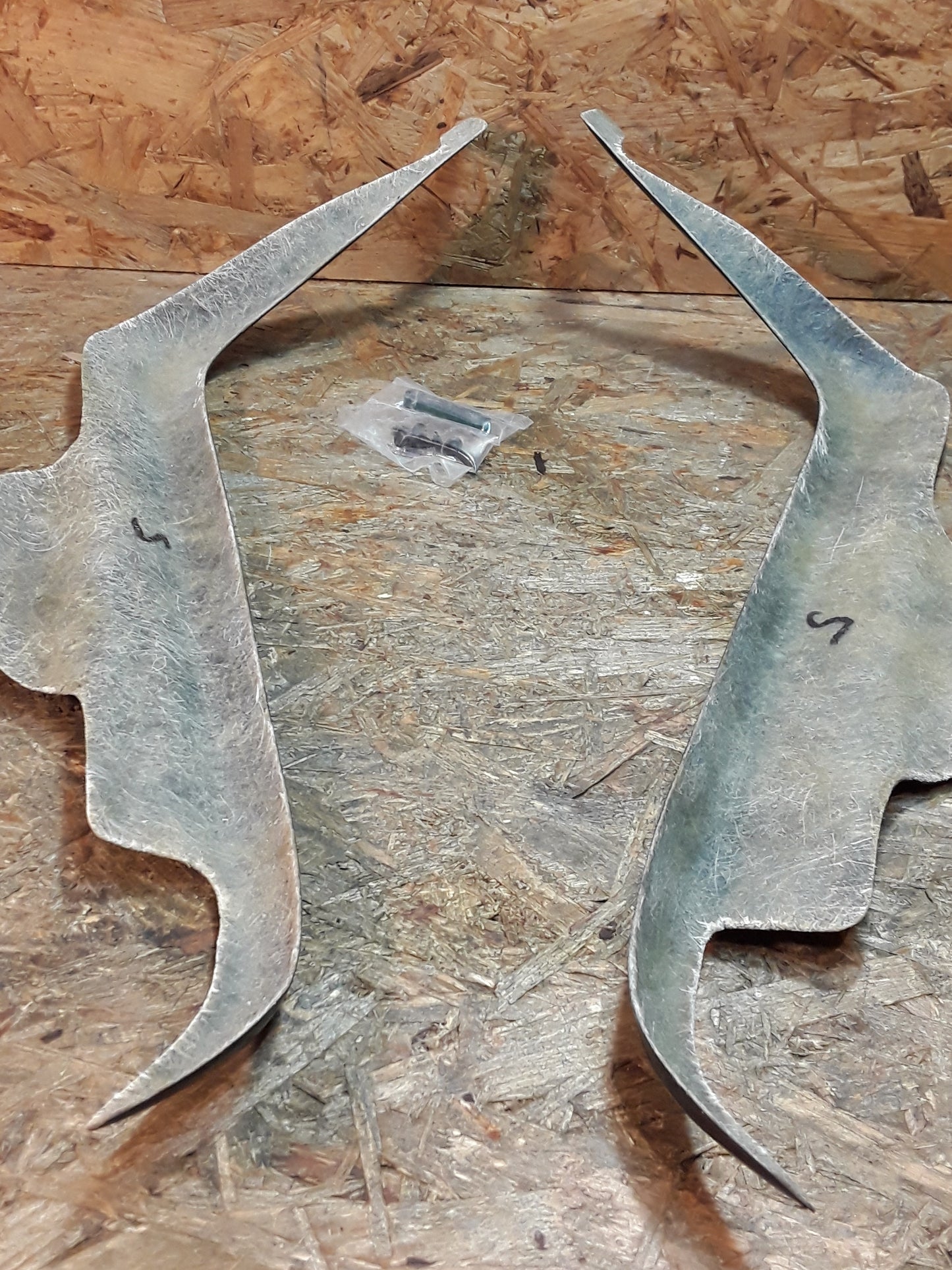 Mercedes W190, Bj 83-93 Scheinwerferblenden original Mattig NEU