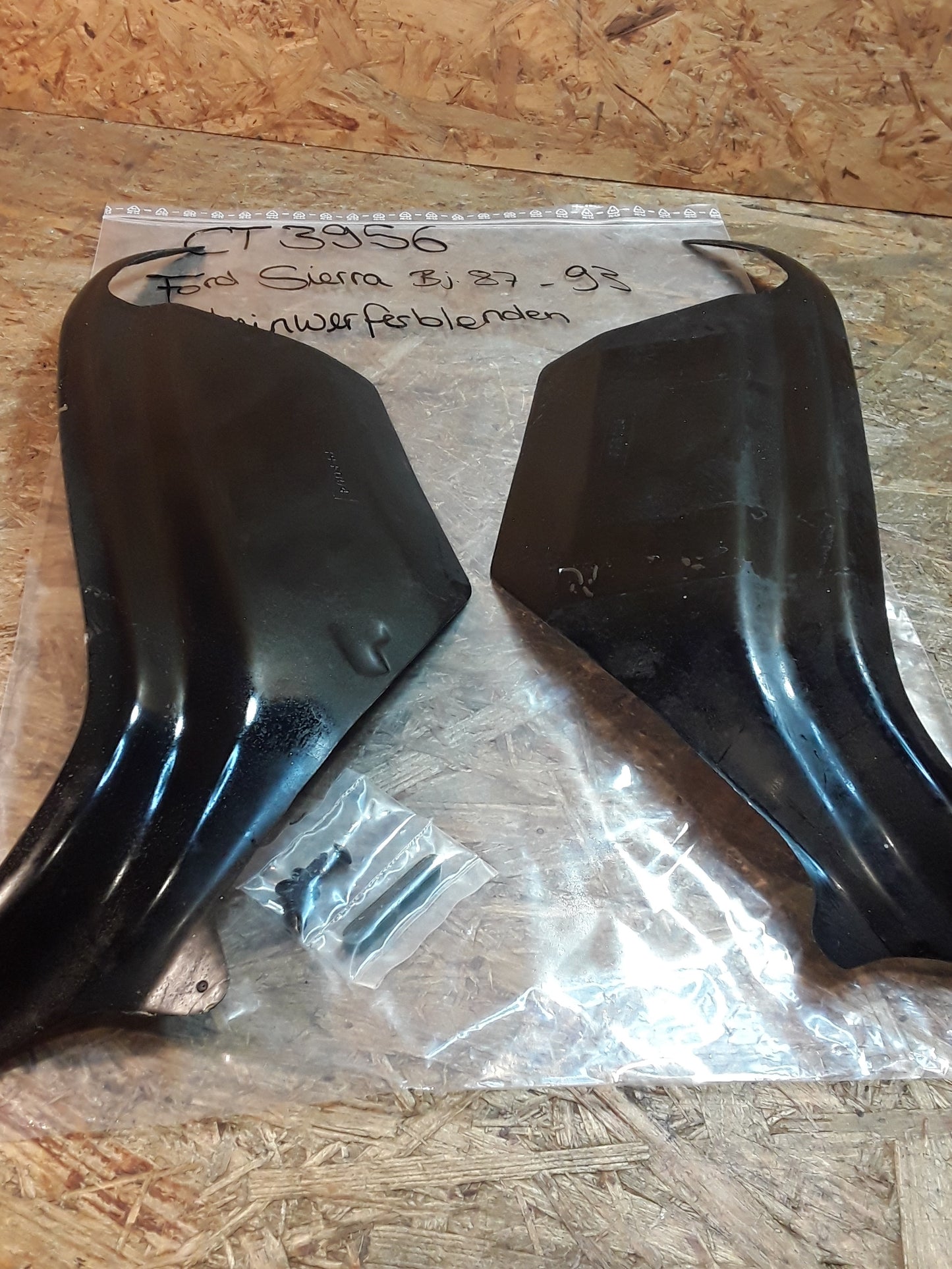 Ford Sierra Scheinwerferblenden original Mattig NEU