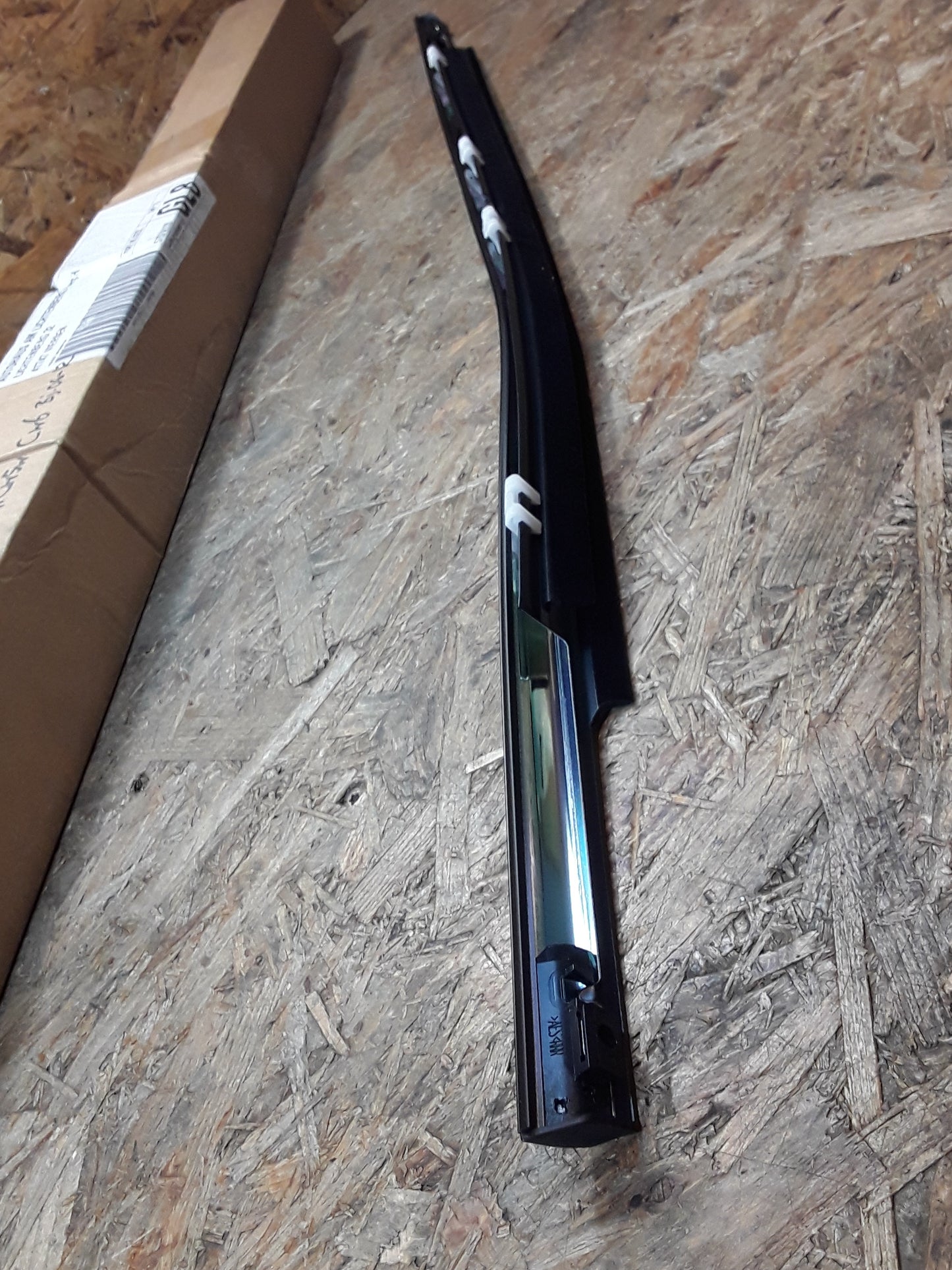 Mitsubishi Outlander Cw4, Cw5w, Cw6 Bj 06-12 original Mitsubishi Fensterschachtleiste  NEU