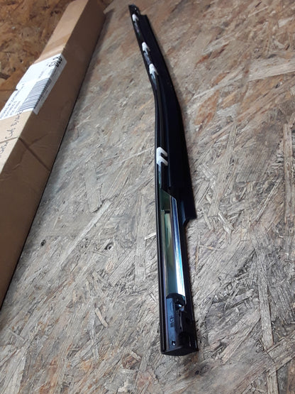 Mitsubishi Outlander Cw4, Cw5w, Cw6 Bj 06-12 original Mitsubishi Fensterschachtleiste  NEU
