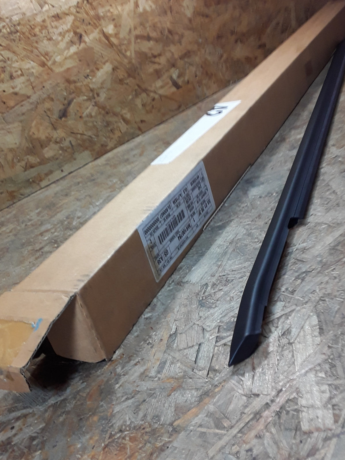 Mitsubishi Grandis Bj 04-10 Türschachtleiste V.R original Mitsubishi NEU