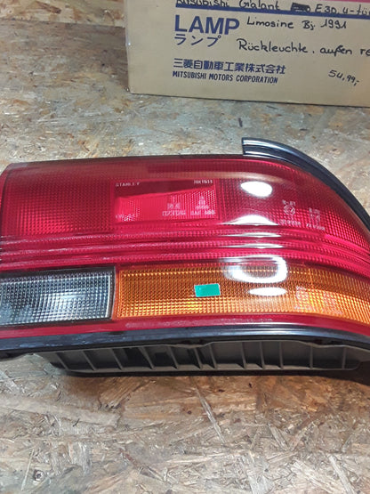 Mitsubishi Galant E30, 4-türig Liomo Bj. 1991 Rückleuchte, außen rechts original Mitsubishi NEU