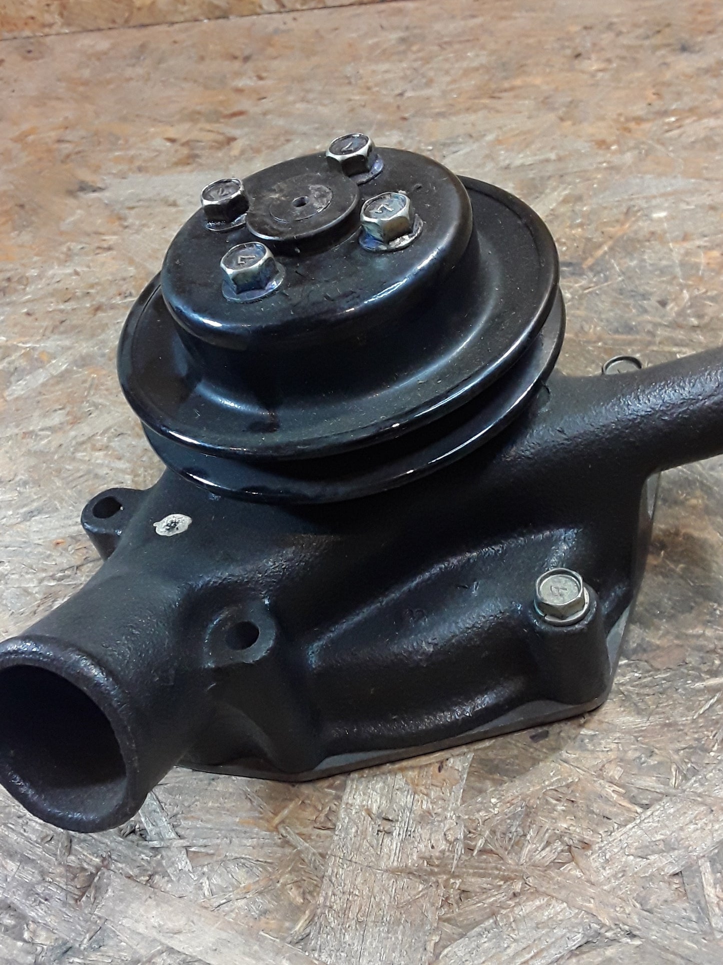 Mitsubishi Canter/Fuso/Rosa 4G30 3300ccm Wasserpumpe original Mitsubishi NEU