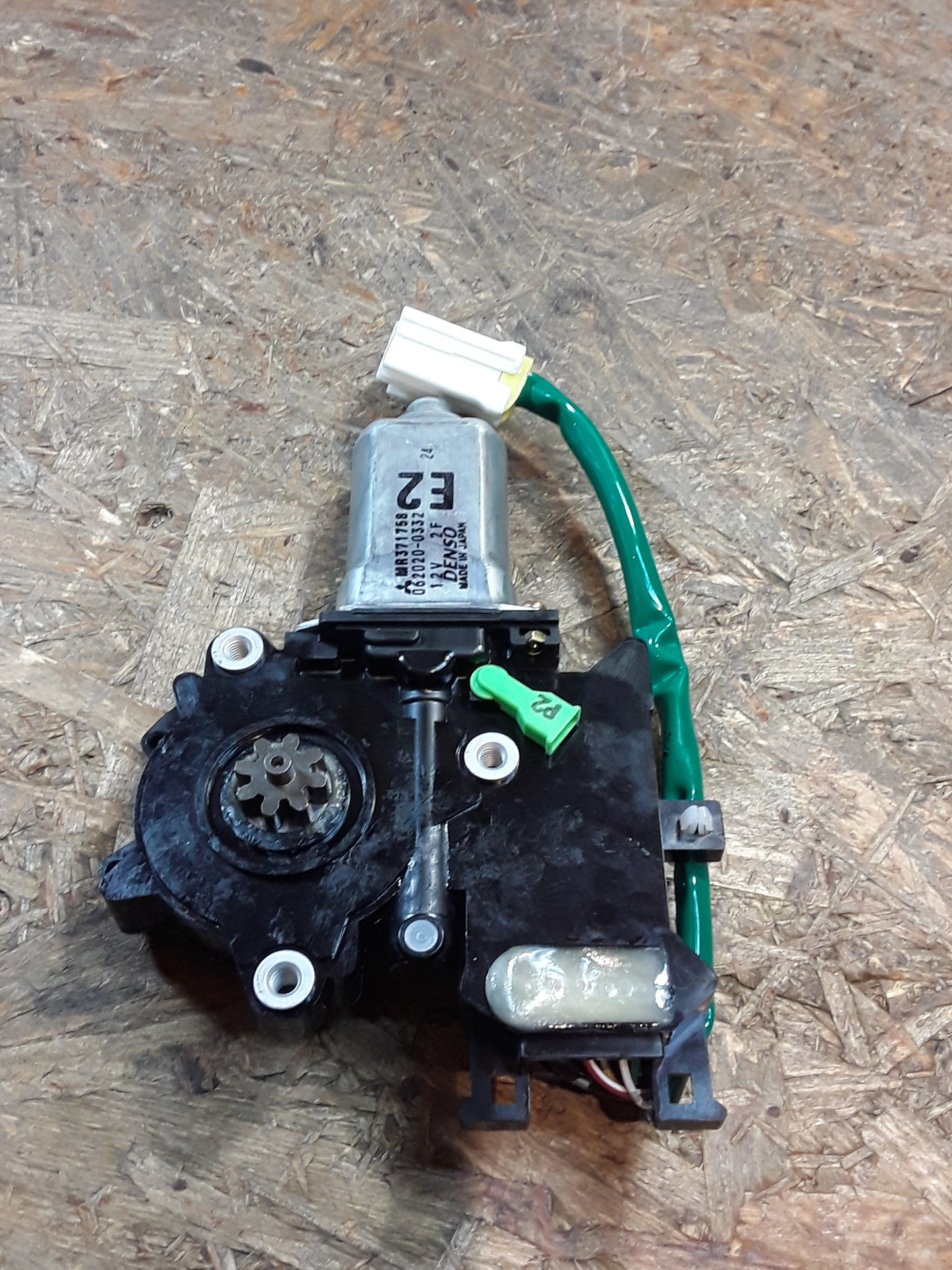 Mitsubishi Pajero Pinin H6/H7 99-07 / JEEP SUV 99-10 Fensterhebermotor rechts original Mitsubishi NEU